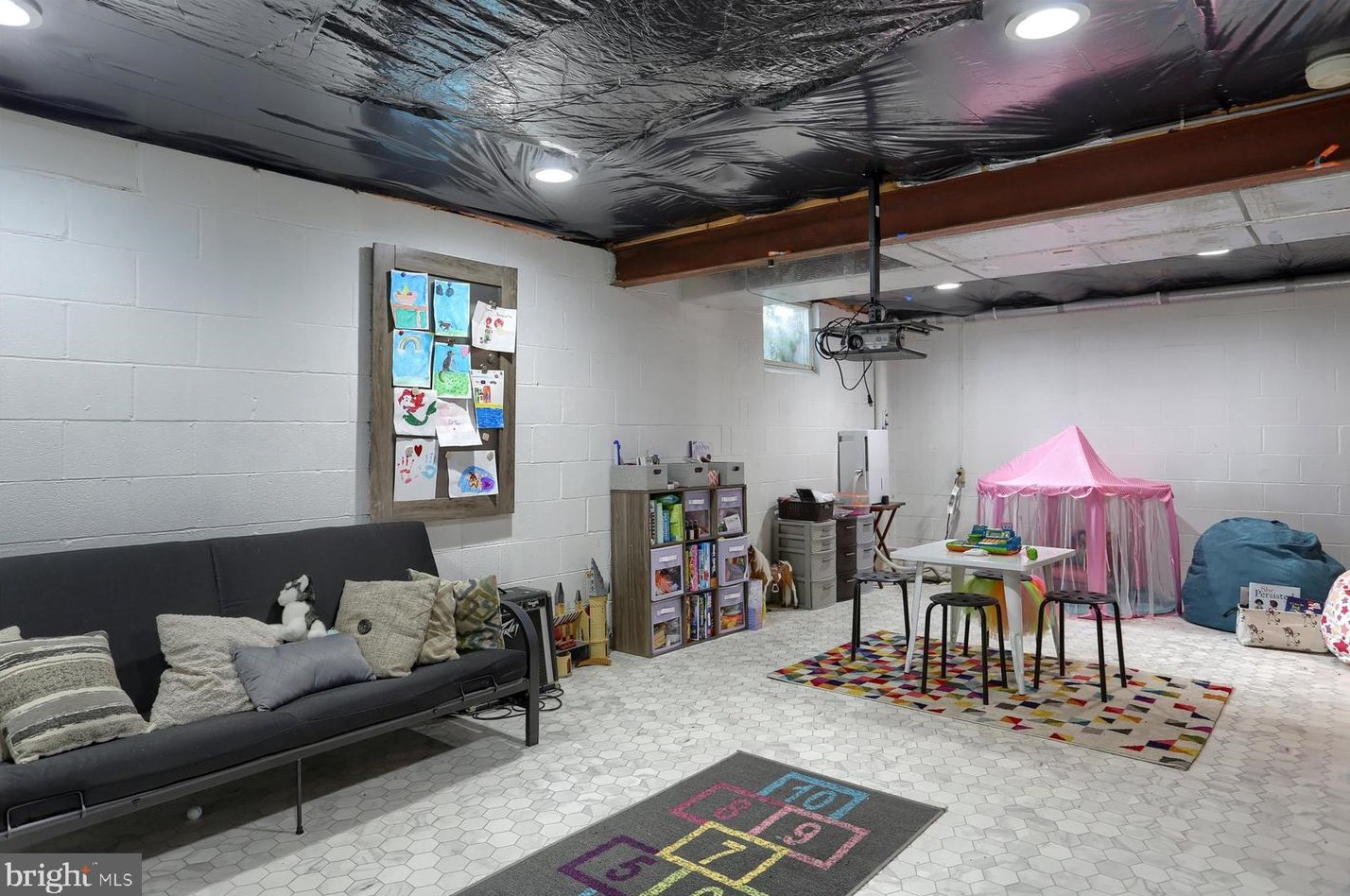 12 Townsend Ct, Lancaster PA  17603-6797 exterior