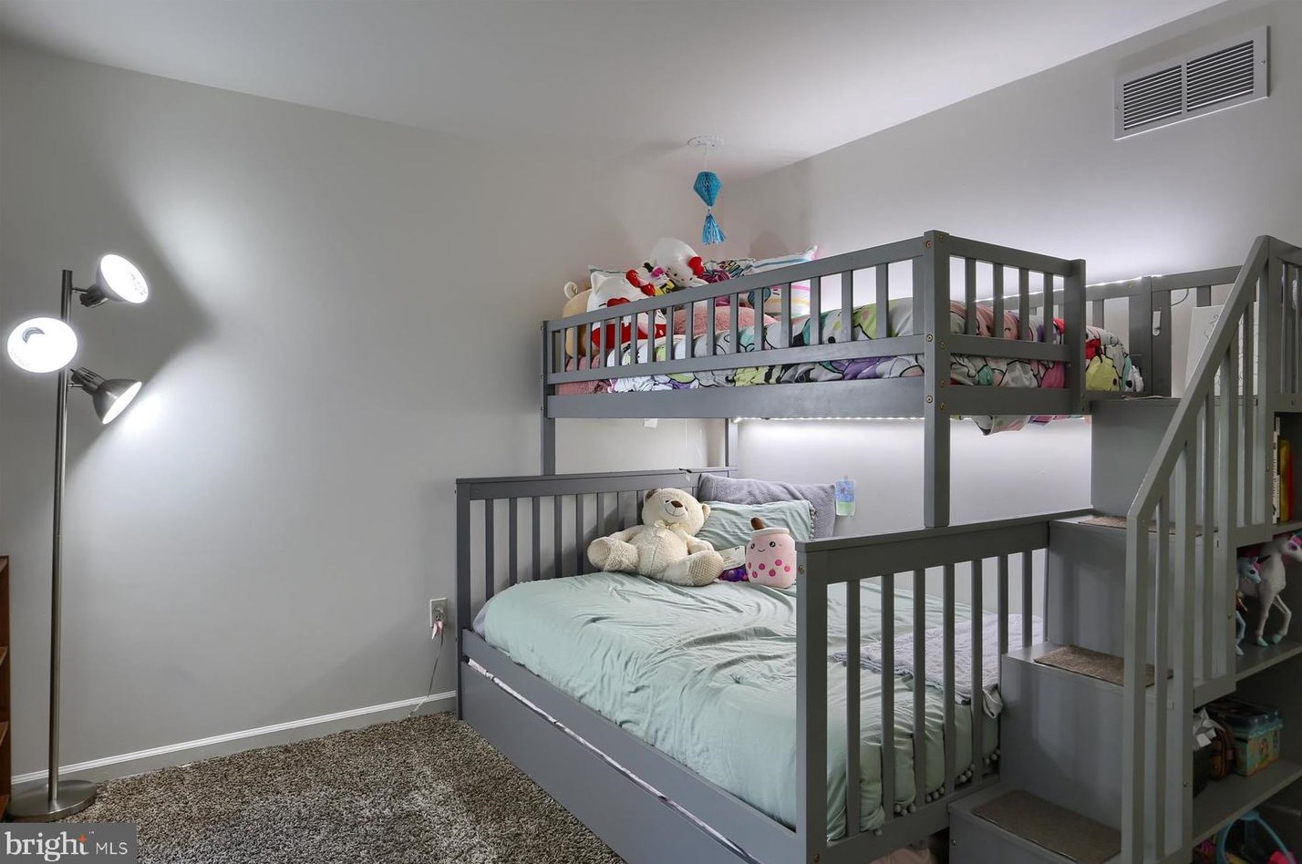 12 Townsend Ct, Lancaster PA  17603-6797 exterior