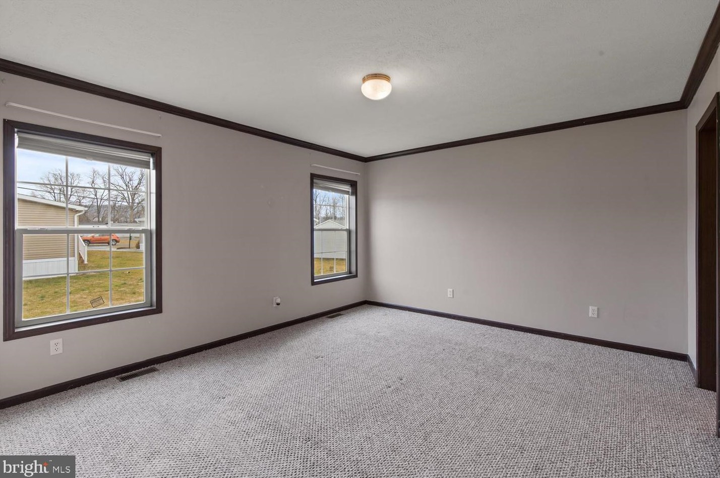 3 Amber Cir, Groffdale PA  17557-8717 exterior