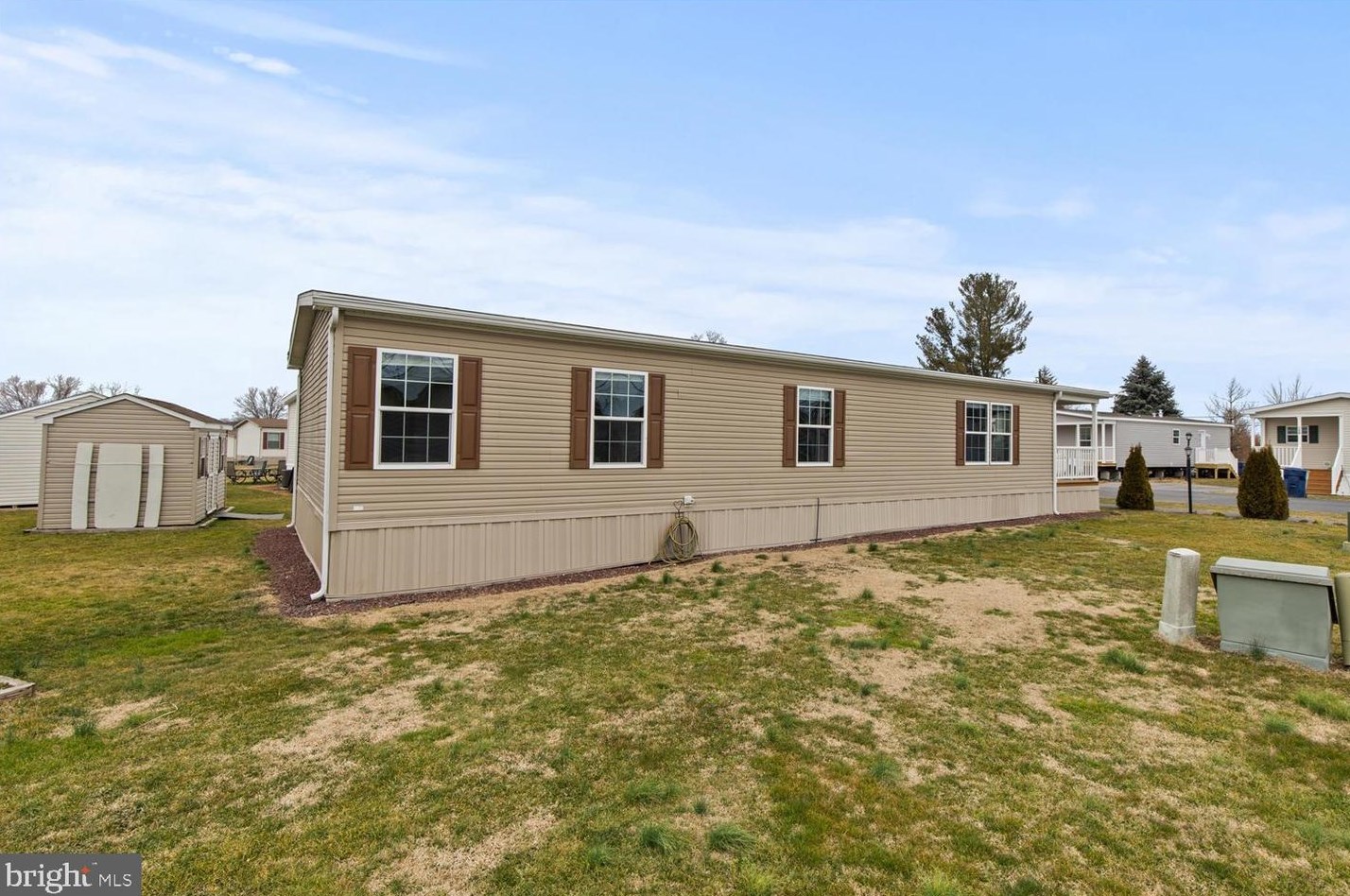 3 Amber Cir, Groffdale PA  17557-8717 exterior