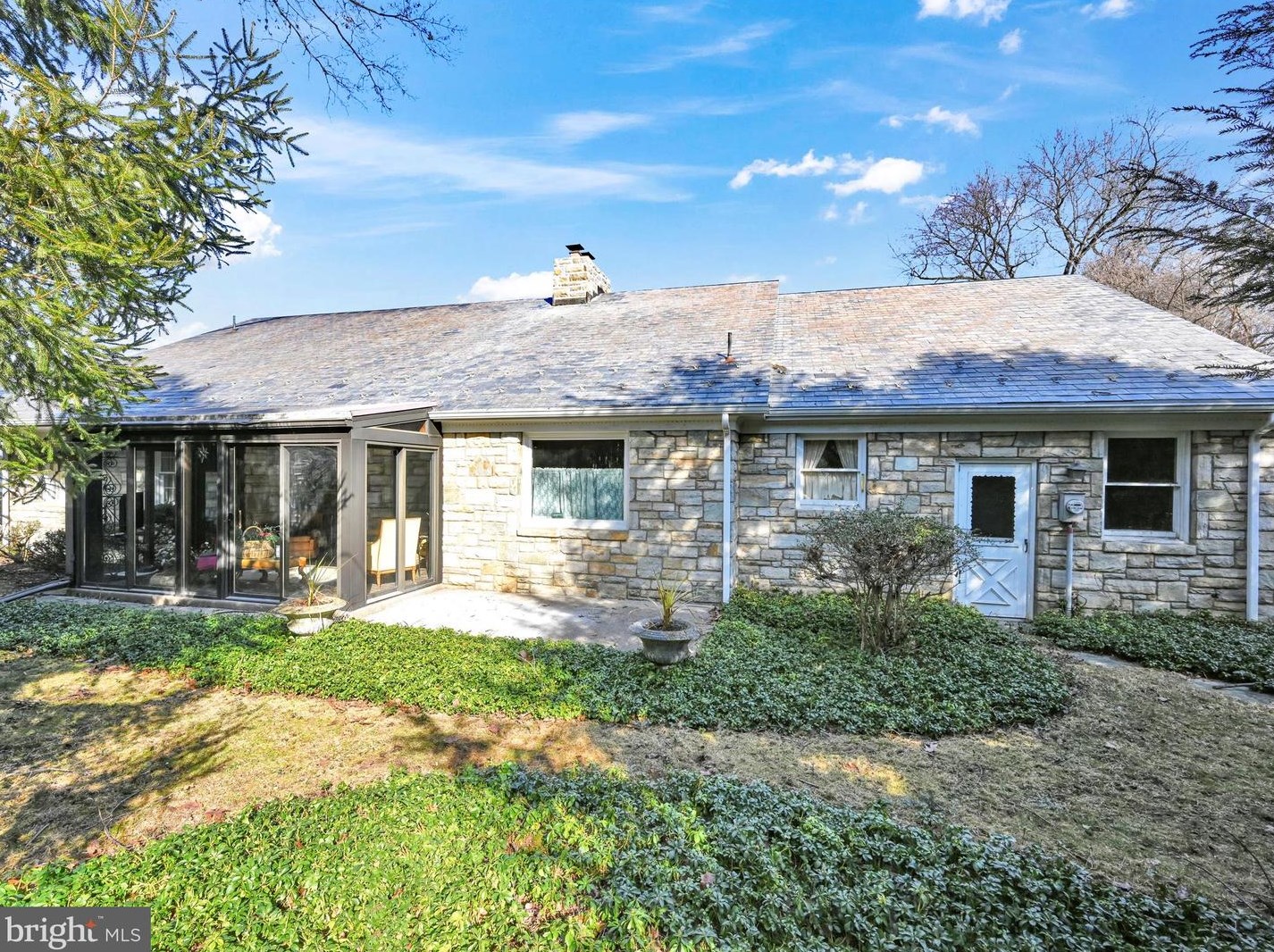 1418 Clayton Rd, Lancaster PA  17603-2404 exterior