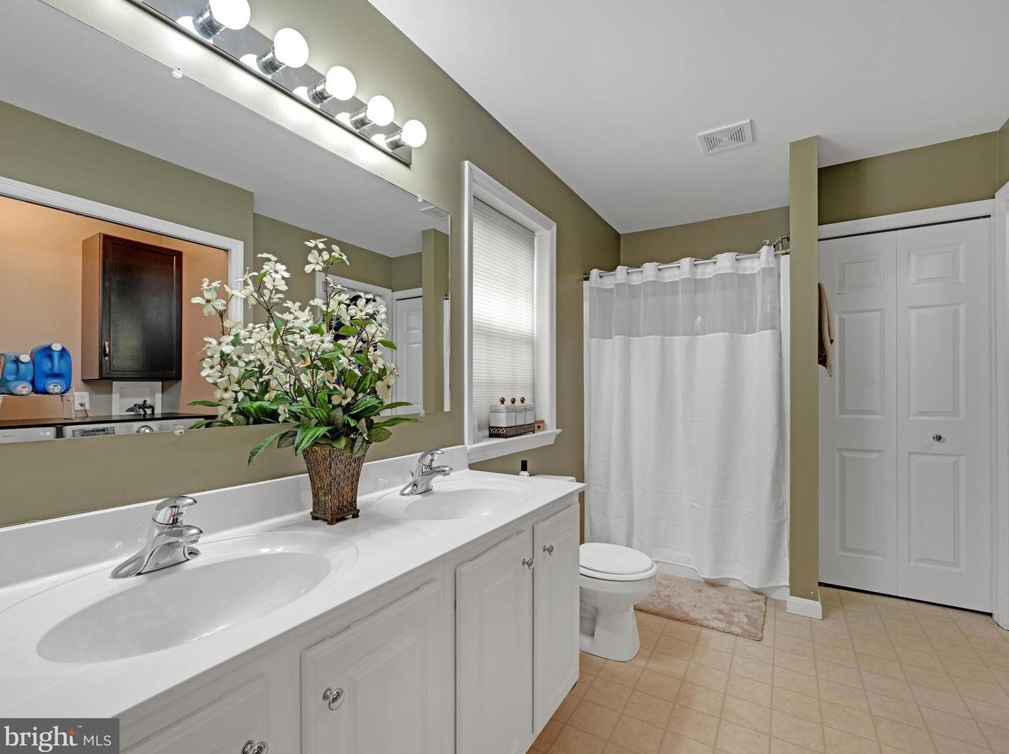 572 Wallingford Rd, Lancaster PA  17601-3526 exterior