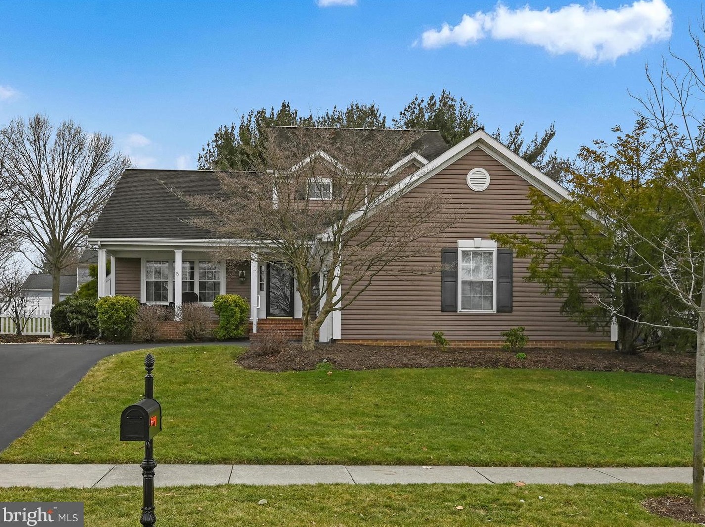 572 Wallingford Rd, Lancaster, PA 17601-3526