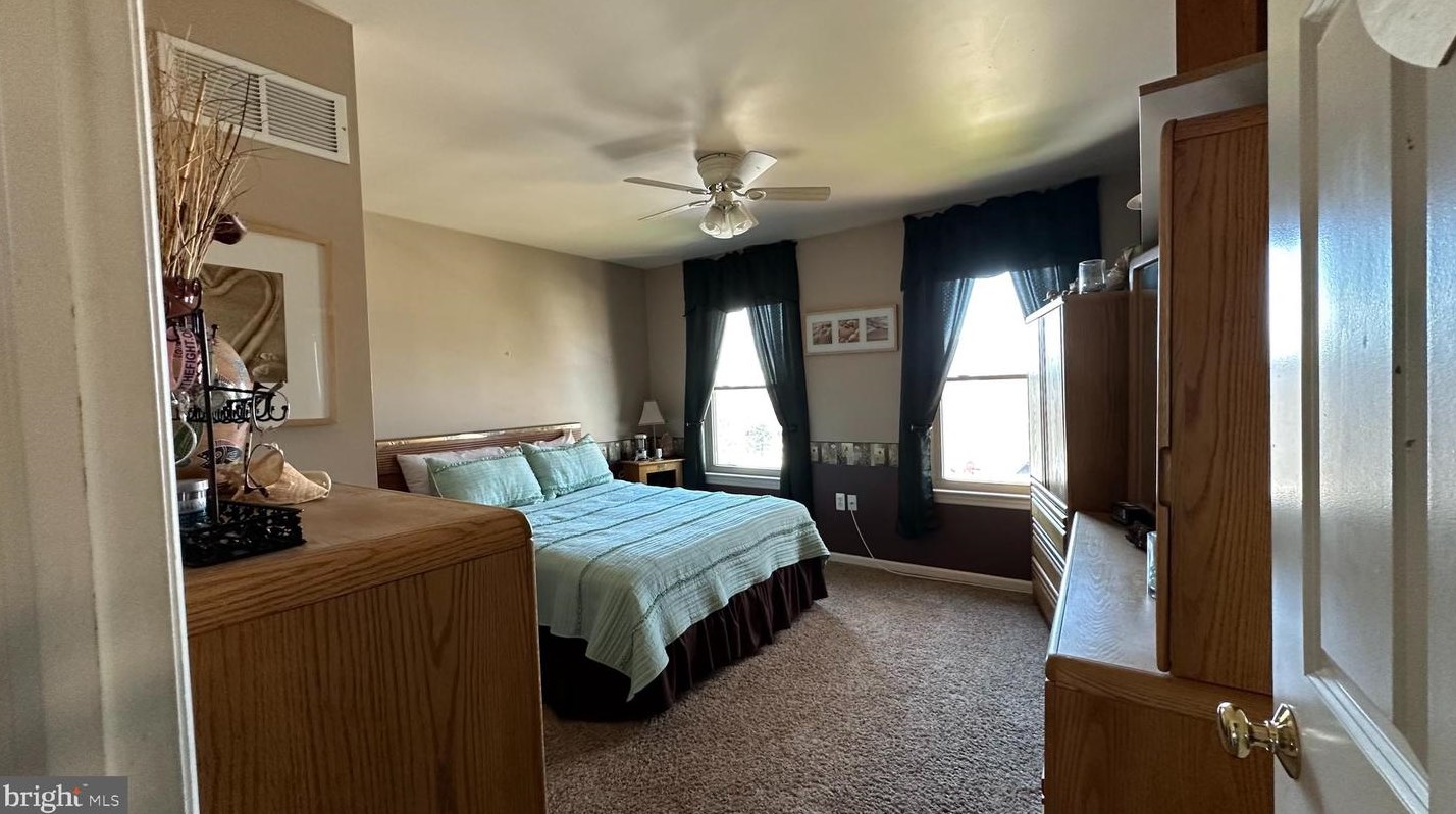 209 Southridge Dr, Lancaster PA  17602-4154 exterior