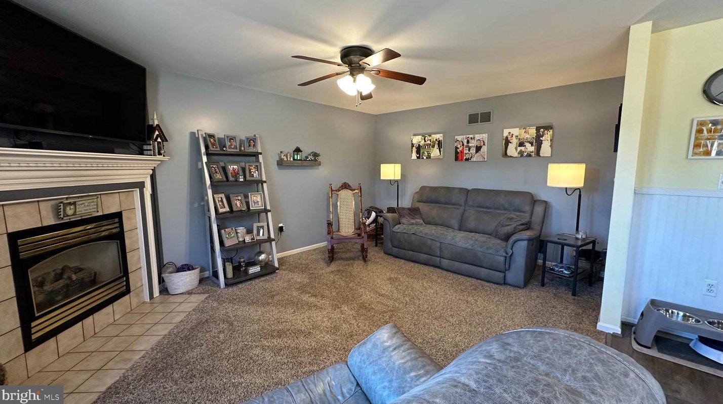 209 Southridge Dr, Lancaster PA  17602-4154 exterior