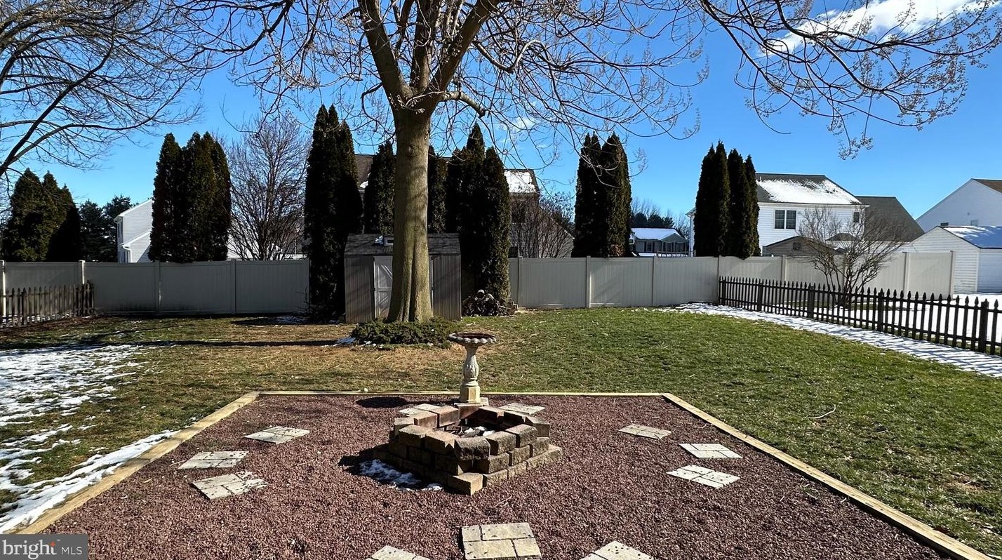 209 Southridge Dr, Lancaster PA  17602-4154 exterior