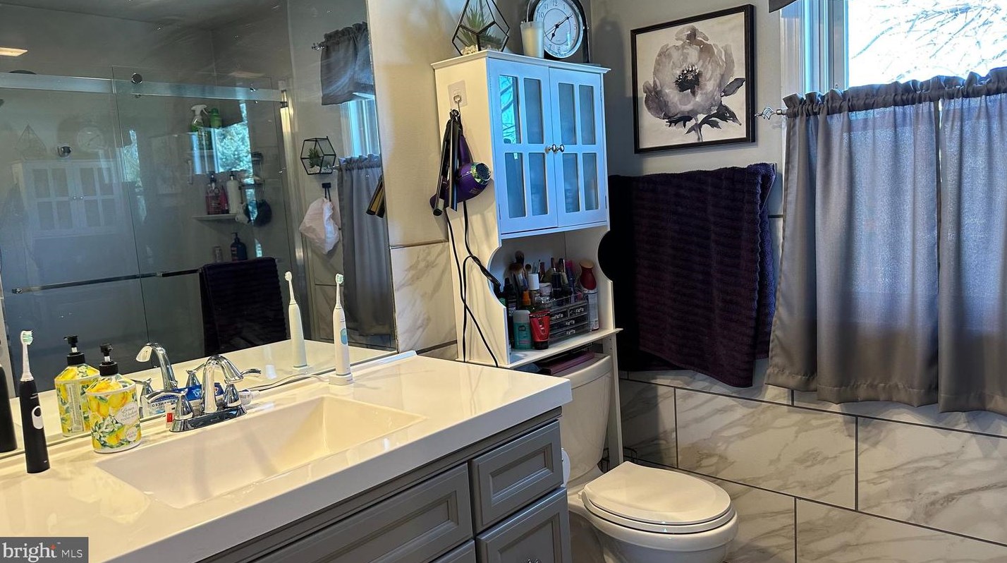 209 Southridge Dr, Lancaster PA  17602-4154 exterior