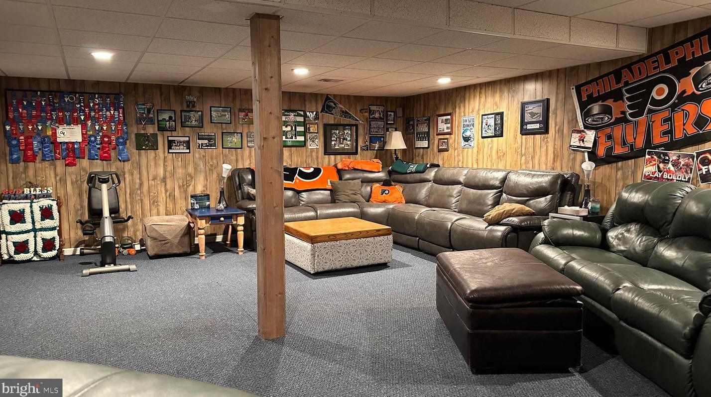 209 Southridge Dr, Lancaster PA  17602-4154 exterior