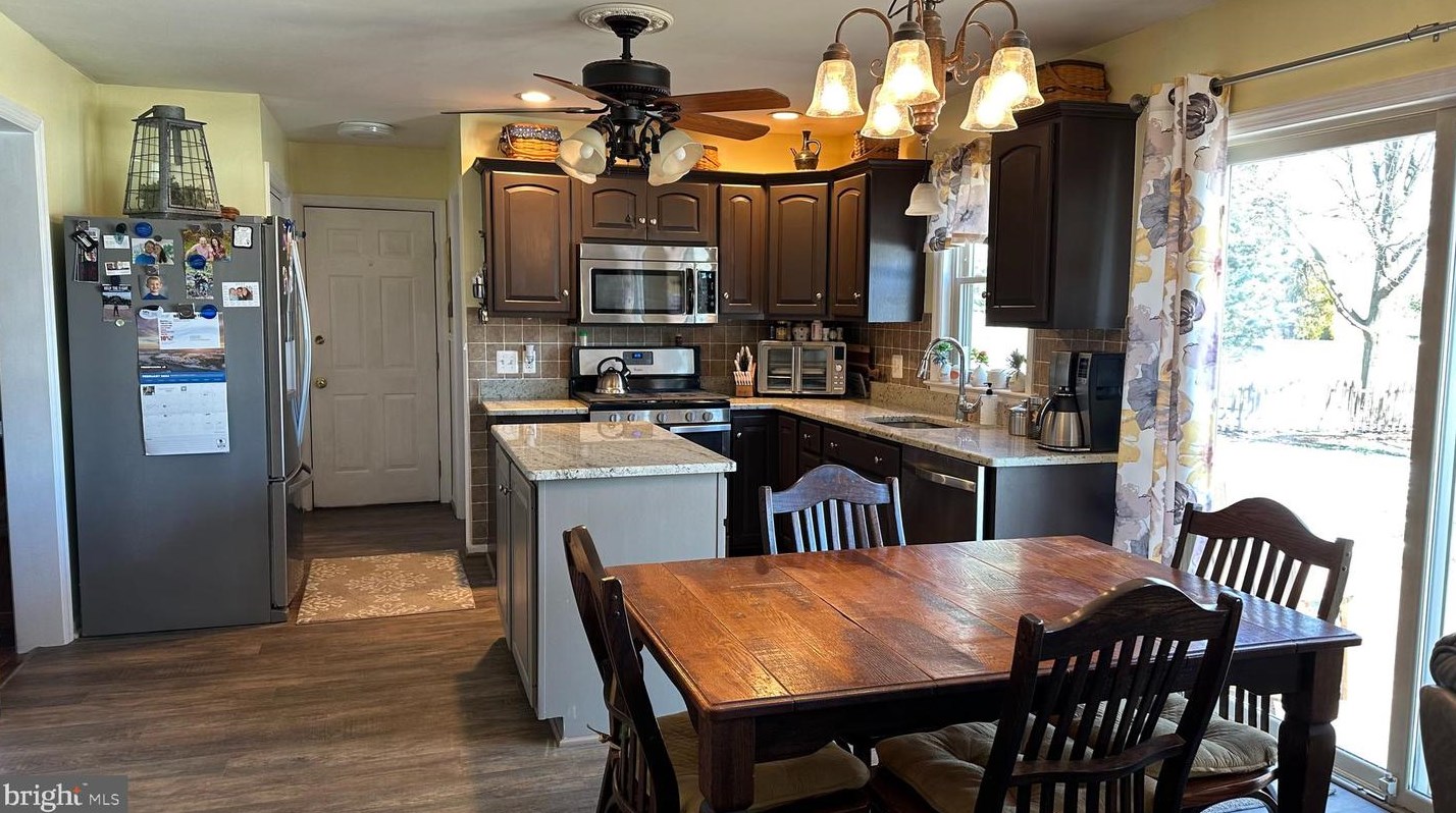 209 Southridge Dr, Lancaster, PA 17602-4154