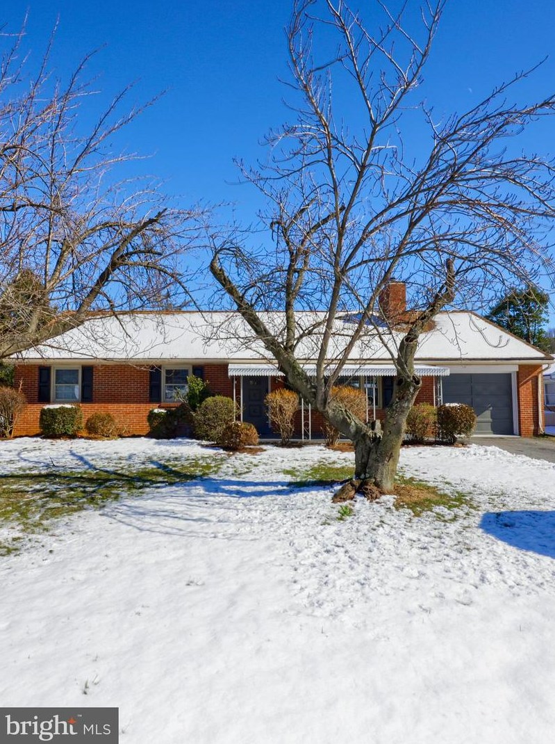 63 Linda Ave, Lancaster, PA 17602-3319