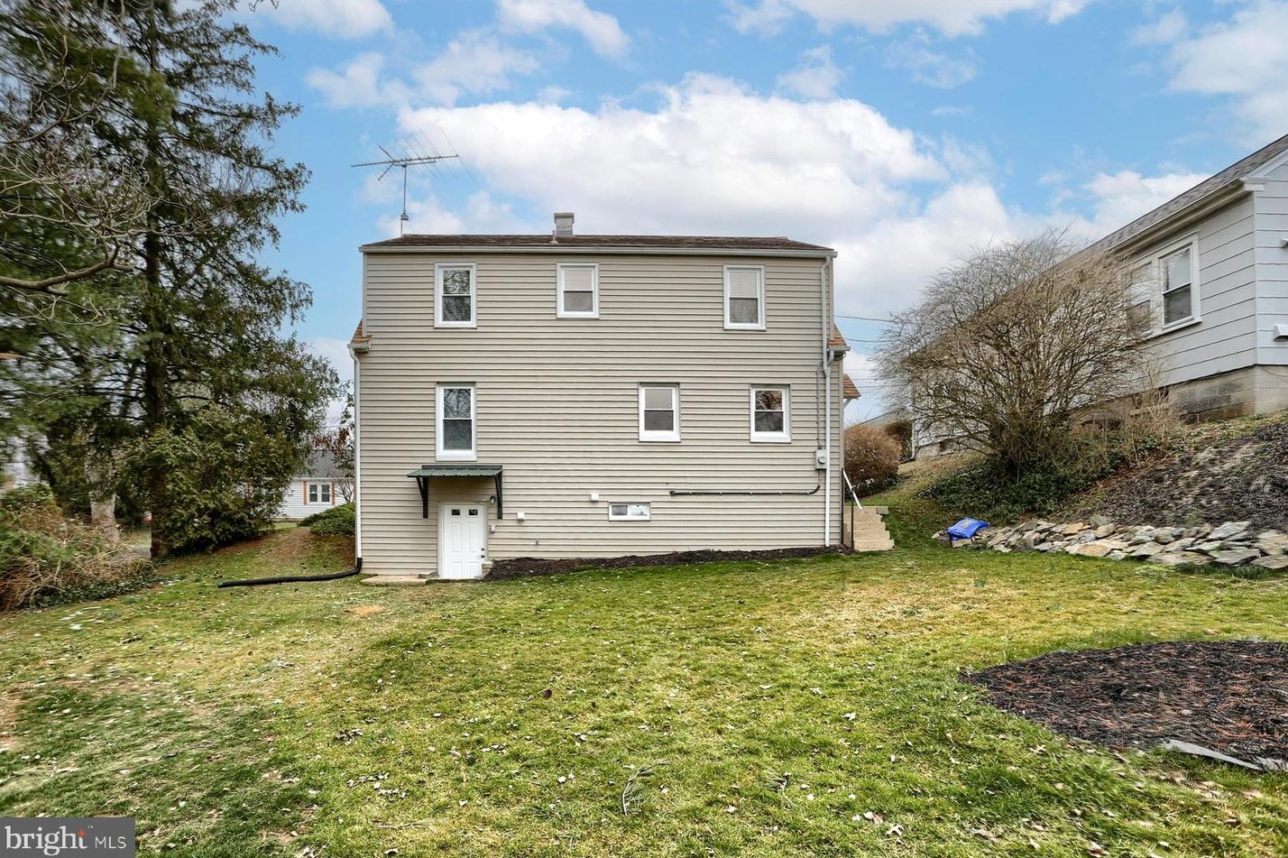 406 Rosedale Ave, Lancaster PA  17603-5708 exterior