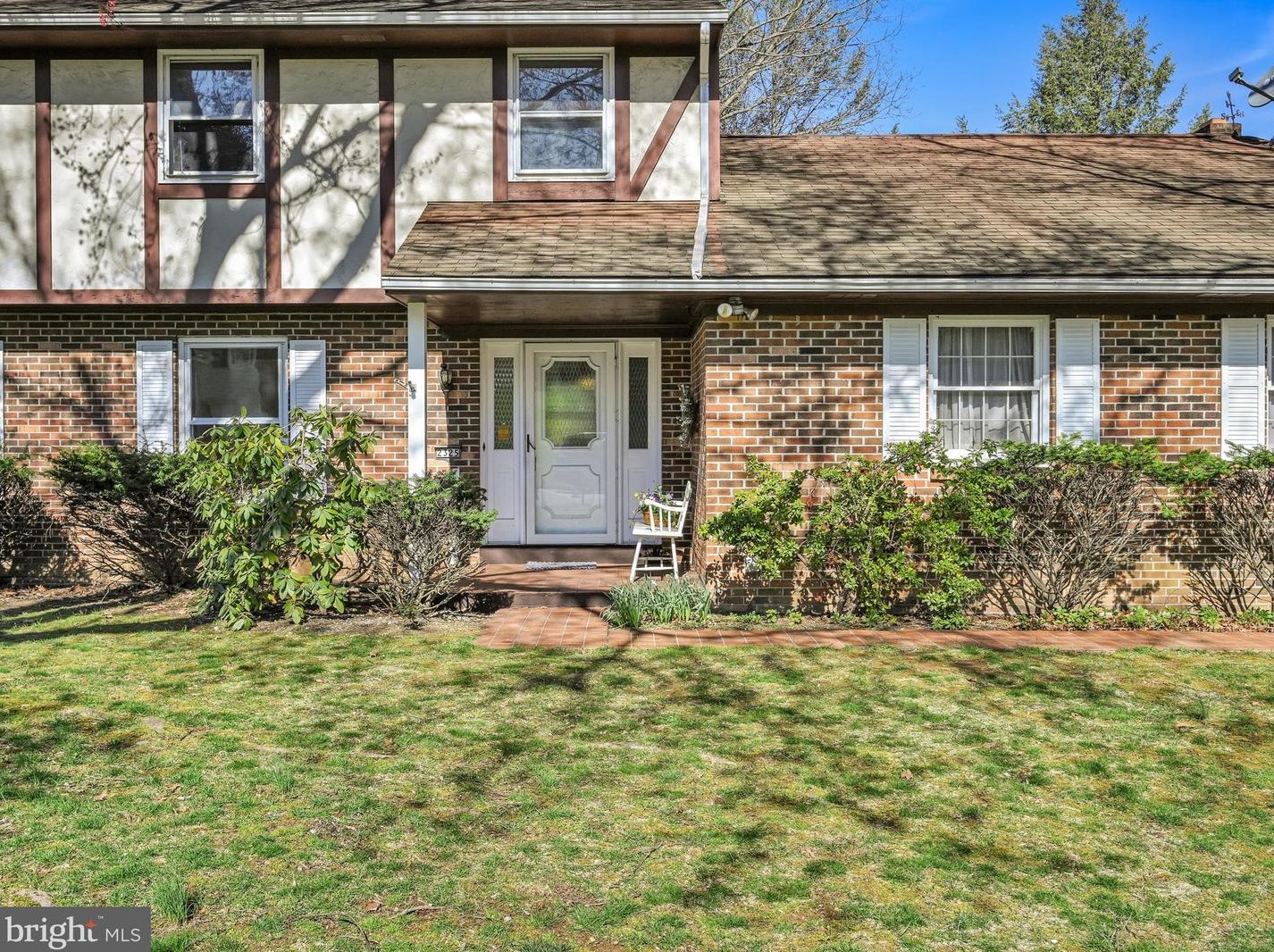 2325 Hancock Dr, Lancaster, PA 17601-2817