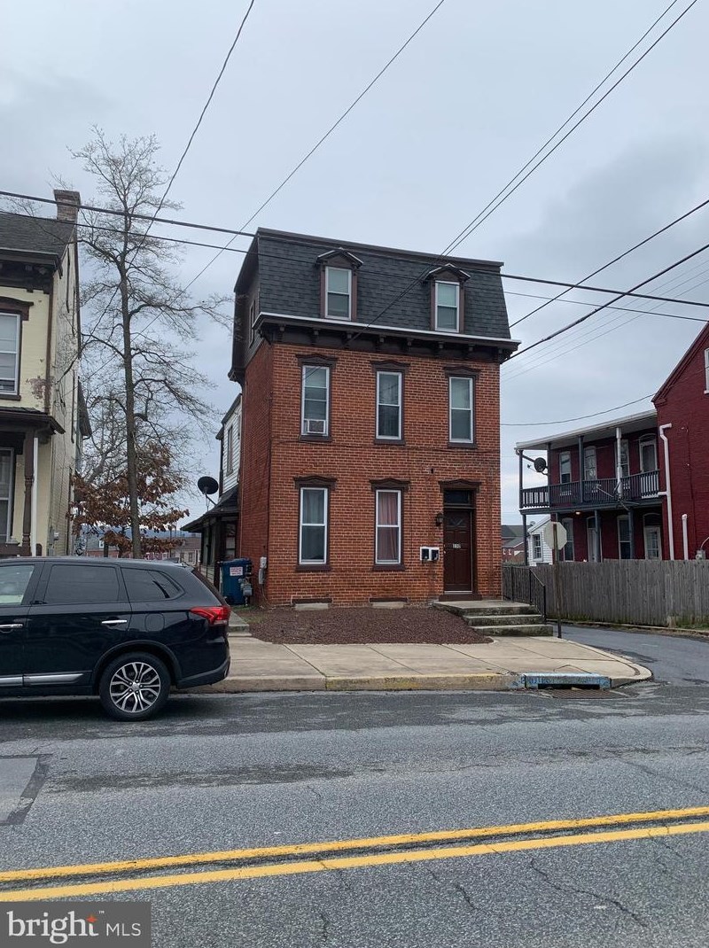 230 N 3rd St, Kinderhook, PA 17512