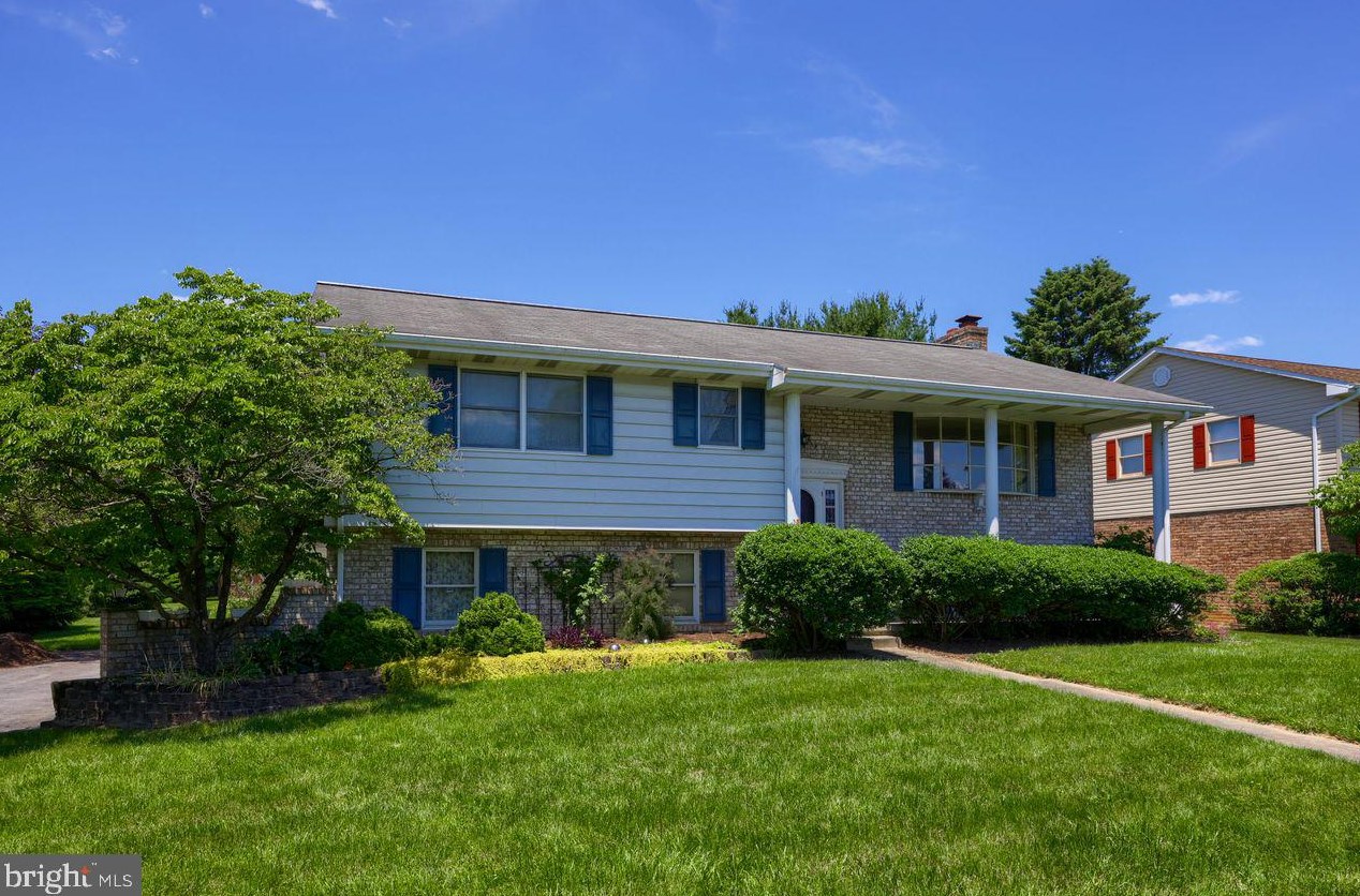 906 Sandalwood Path, Lancaster, PA 17601-1951
