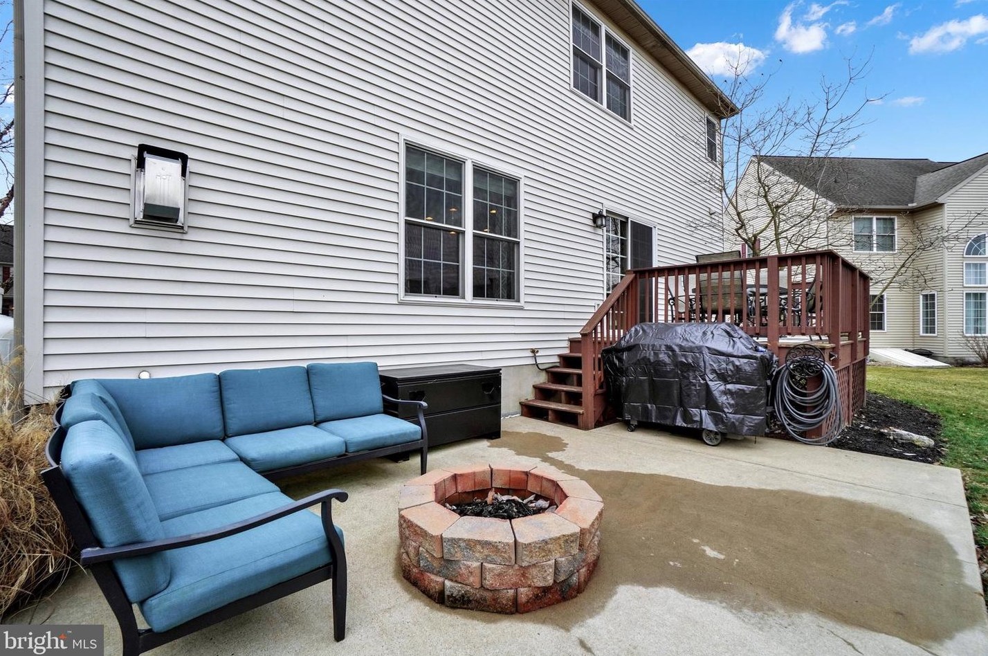 83 Bloomfield Dr, Ephrata PA  17522-9168 exterior