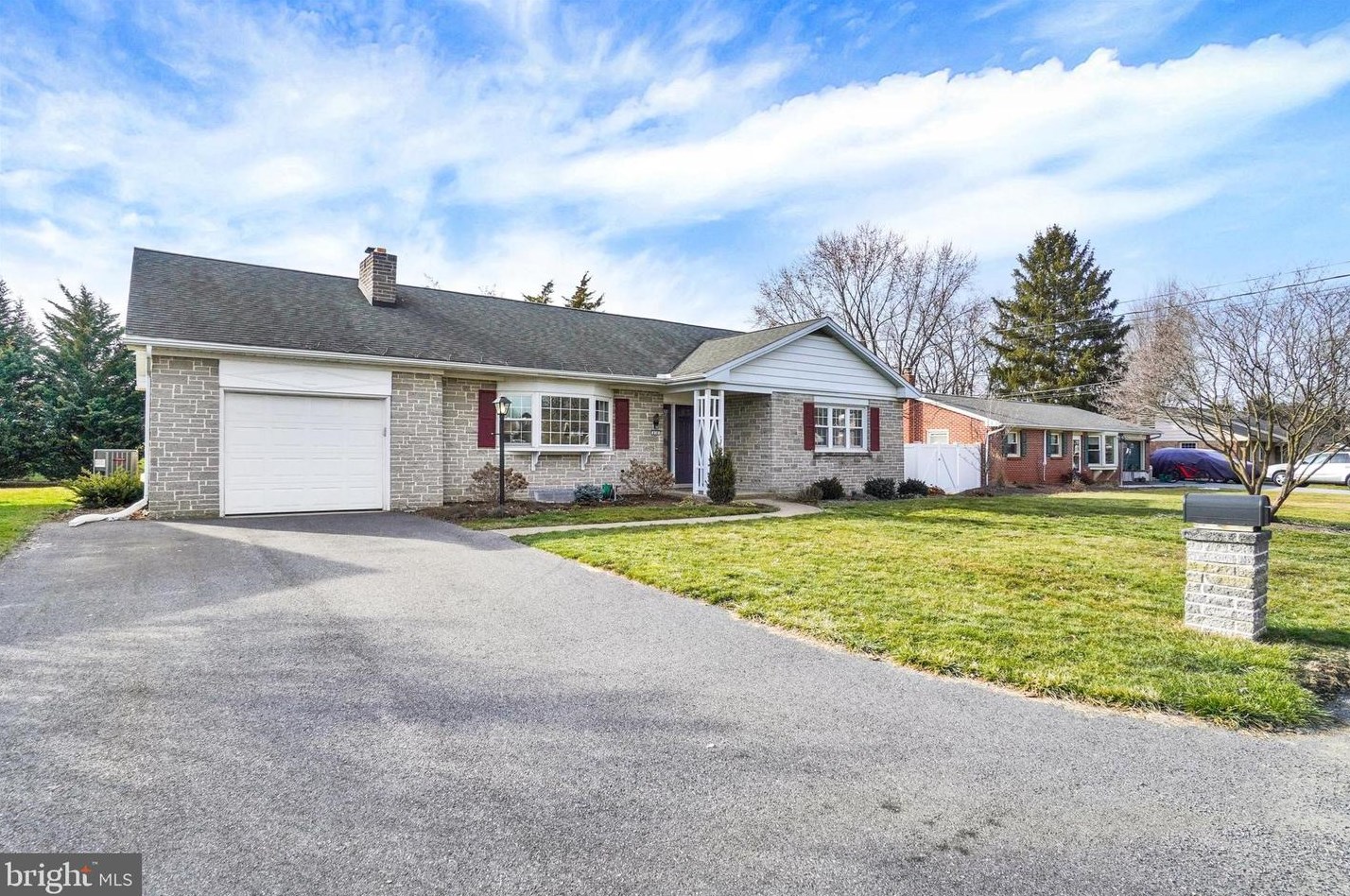830 View Ave, Old Line, PA 17545-2335