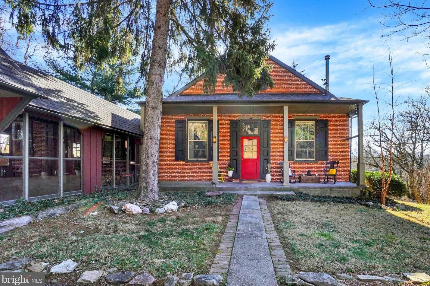 857 Old Chickies Hill Rd, Kinderhook, PA 17512-8420