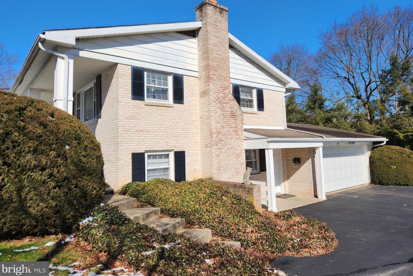 1904 Rockford Ln, Lancaster PA  17601-4922 exterior