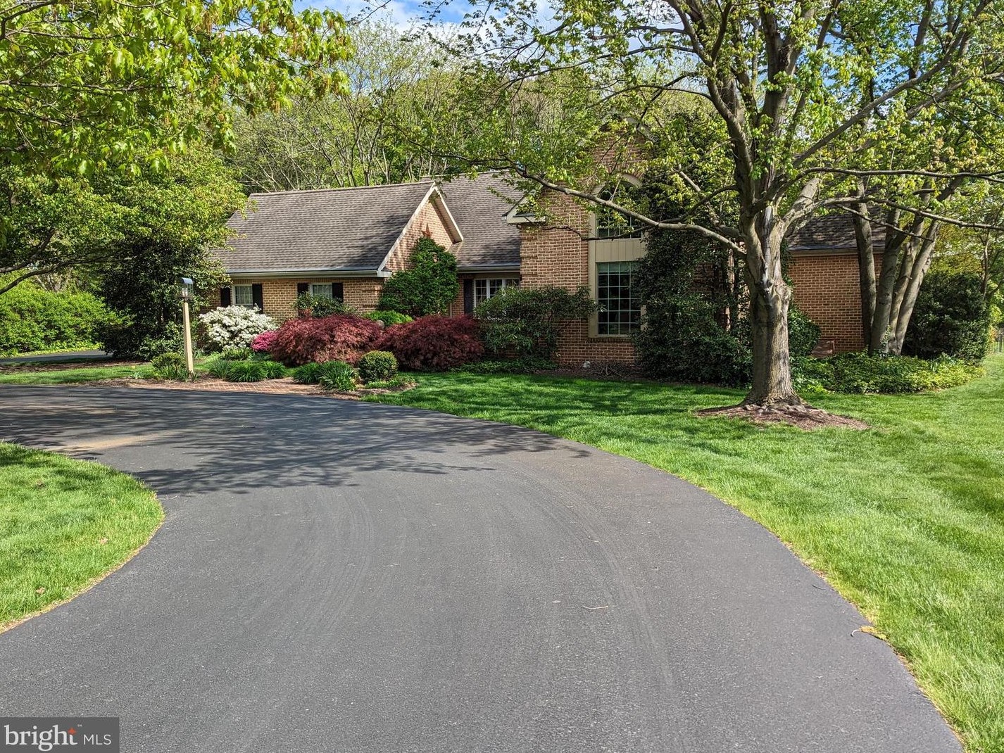 1061 Chapel Forge Dr, Lancaster, PA 17601-1756