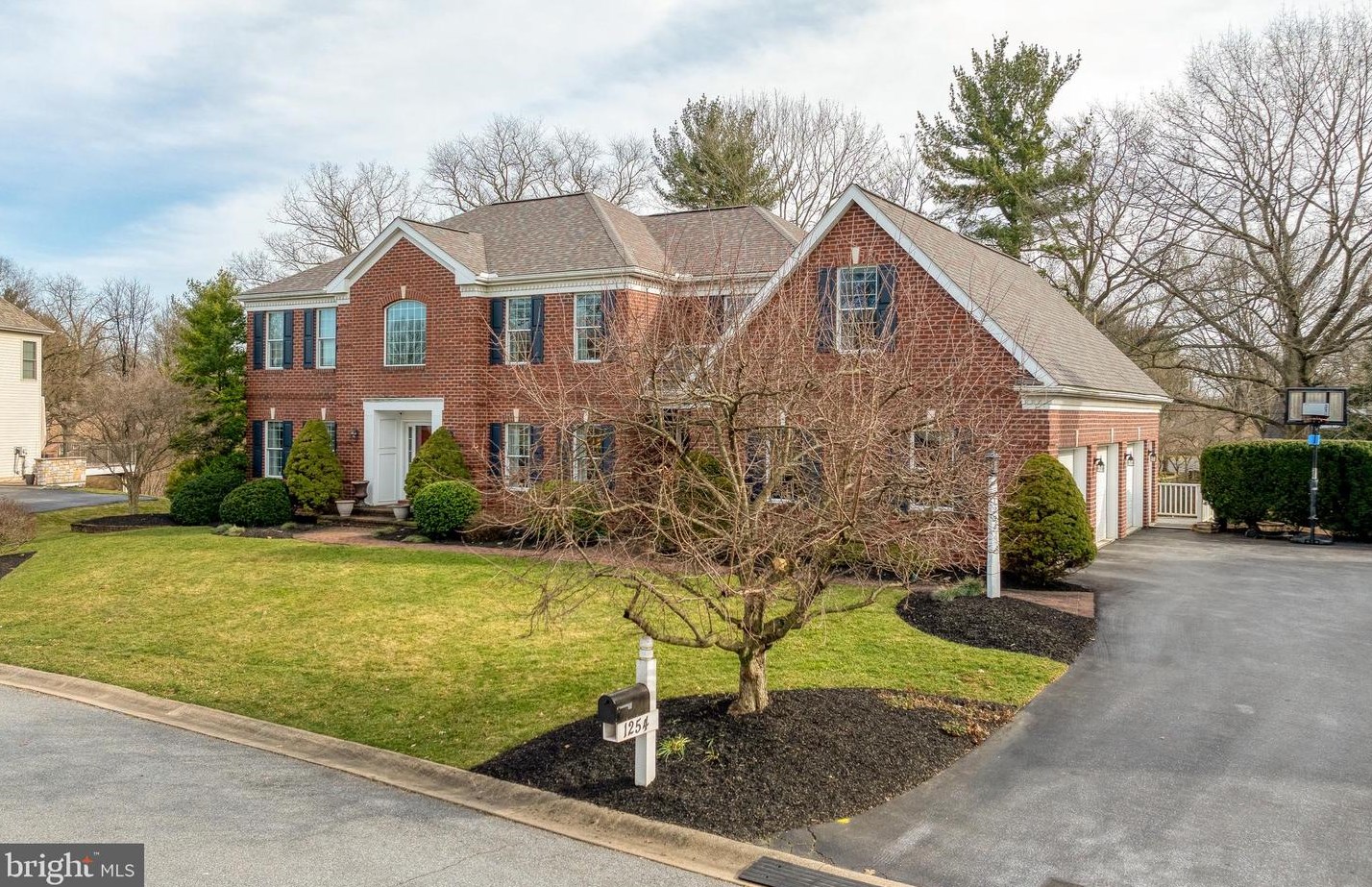 1254 Belle Meade Dr, Lancaster, PA 17601