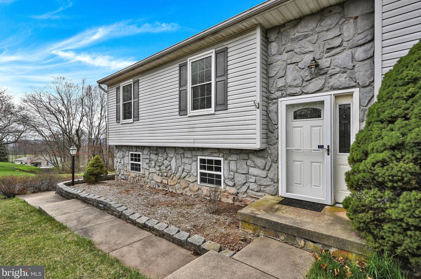 30 Mazzotta Rd, Schoeneck, PA 17578