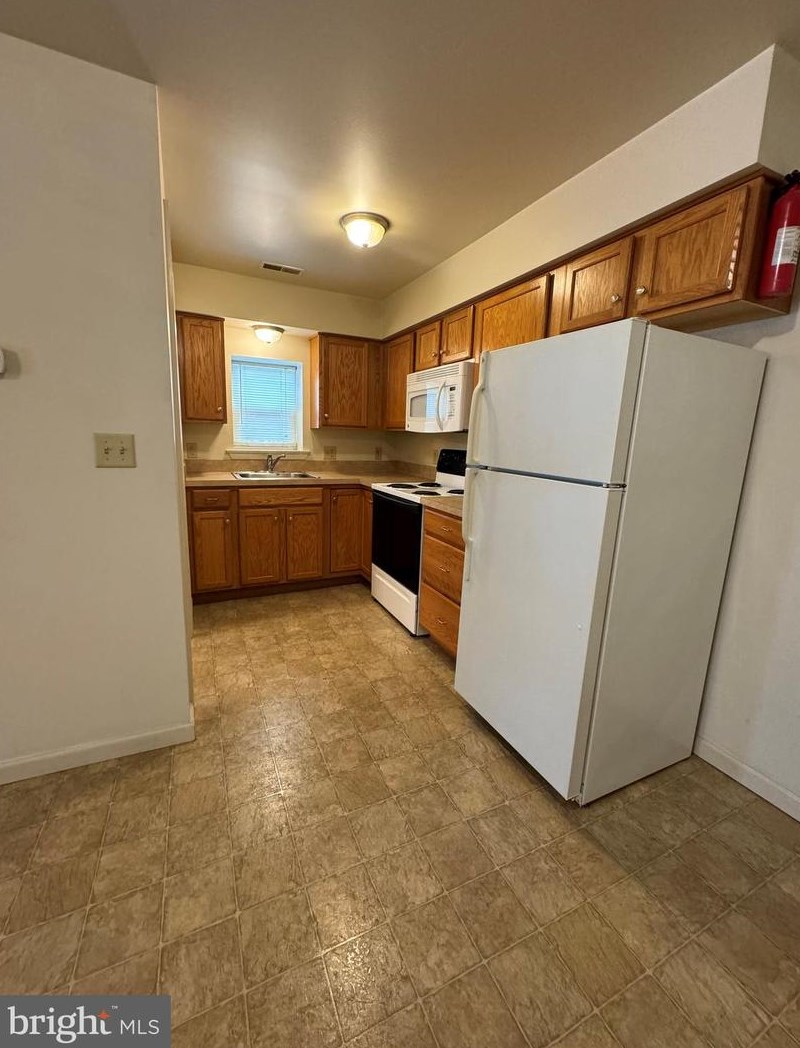 1711 Lincoln Ave, Lancaster PA  17602-2716 exterior