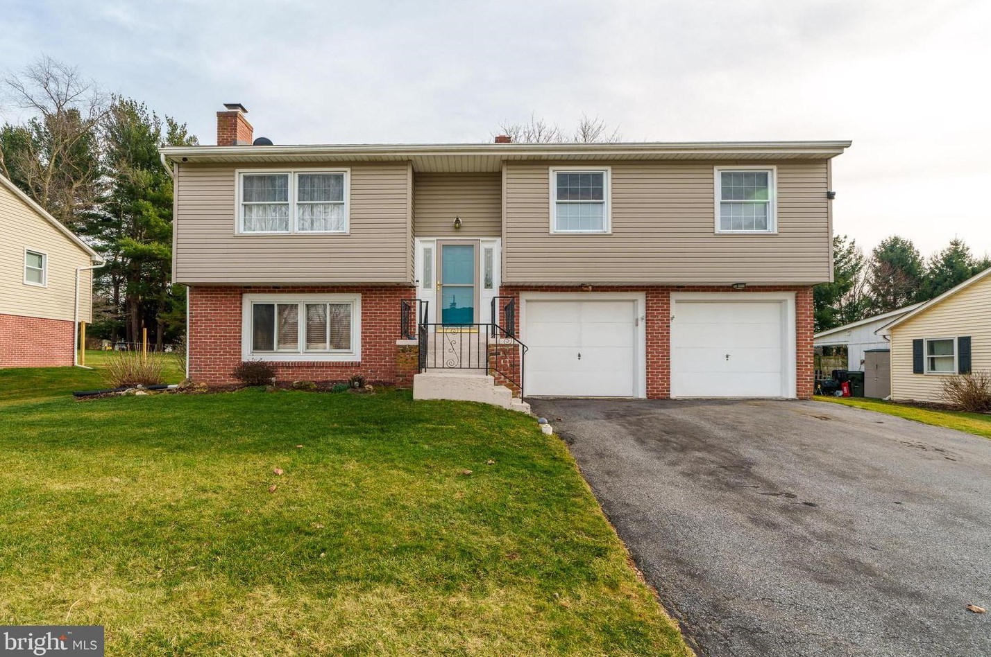 520 Wallingford Rd, Lancaster, PA 17601-3526
