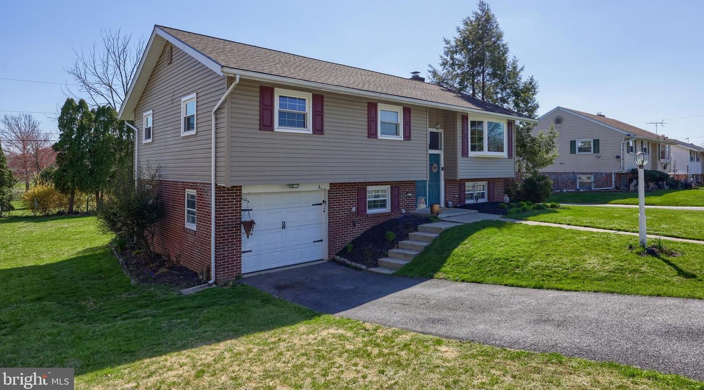 410 Biscayne Rd, Lancaster, PA 17601-3004