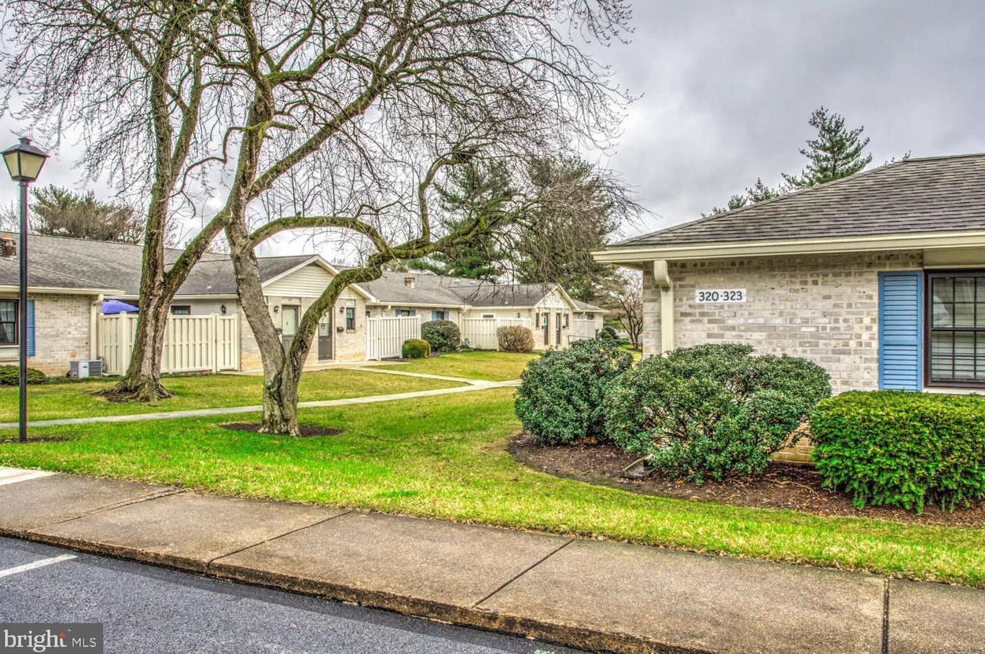 322 Valleybrook Dr, Lancaster PA  17601-4633 exterior