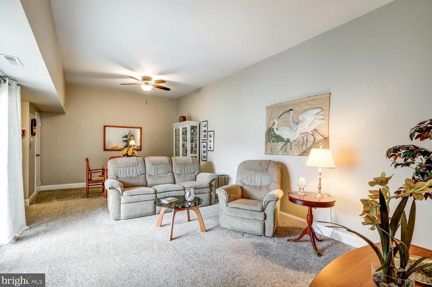 322 Valleybrook Dr, Lancaster PA  17601-4633 exterior