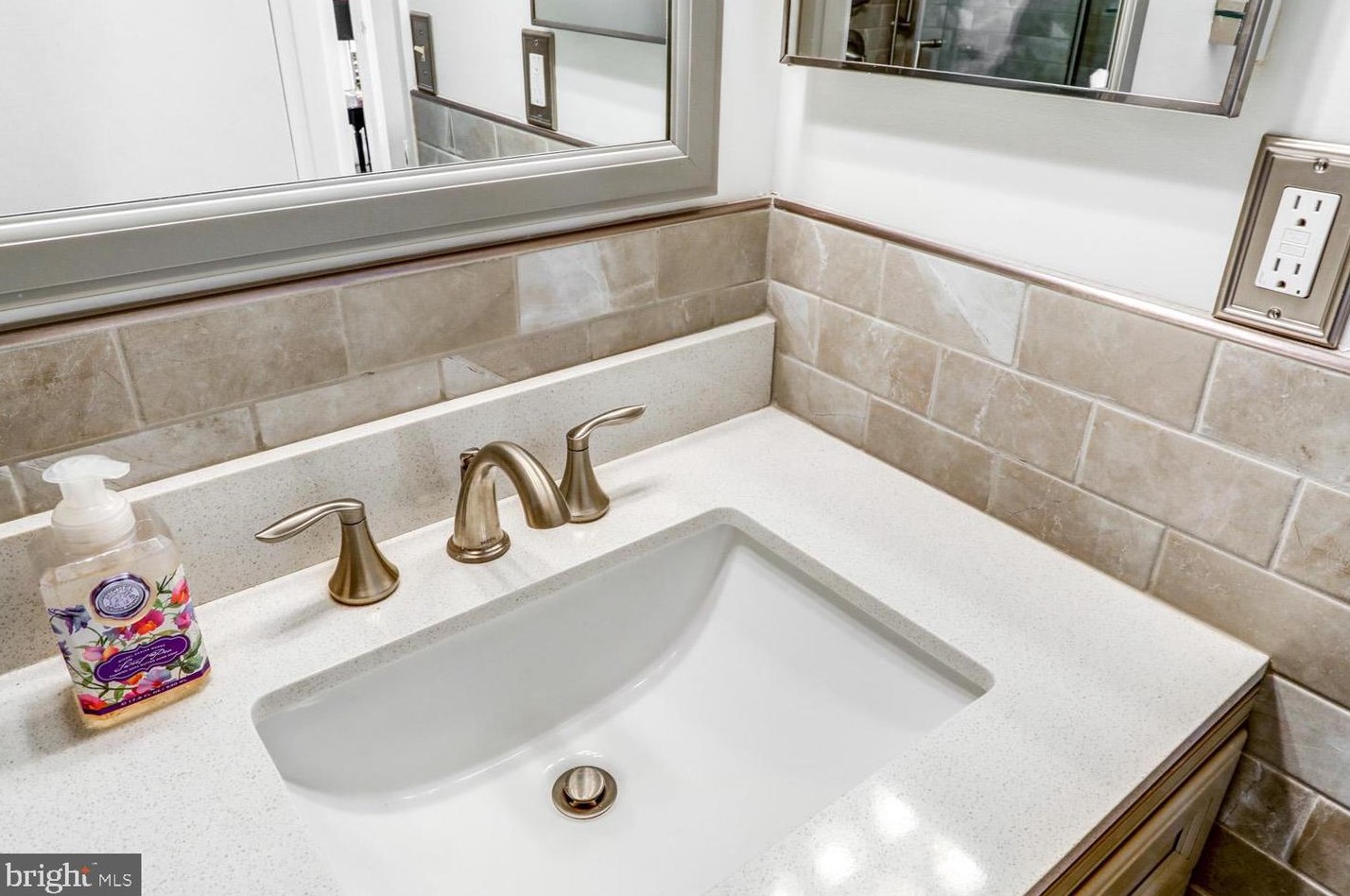 322 Valleybrook Dr, Lancaster PA  17601-4633 exterior