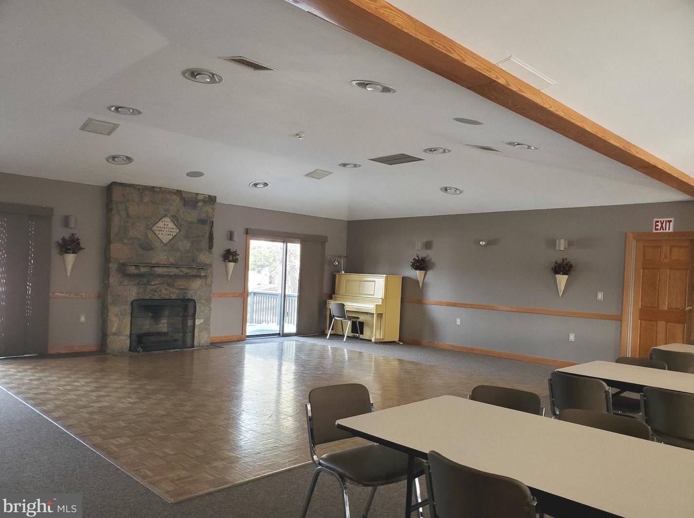 322 Valleybrook Dr, Lancaster PA  17601-4633 exterior