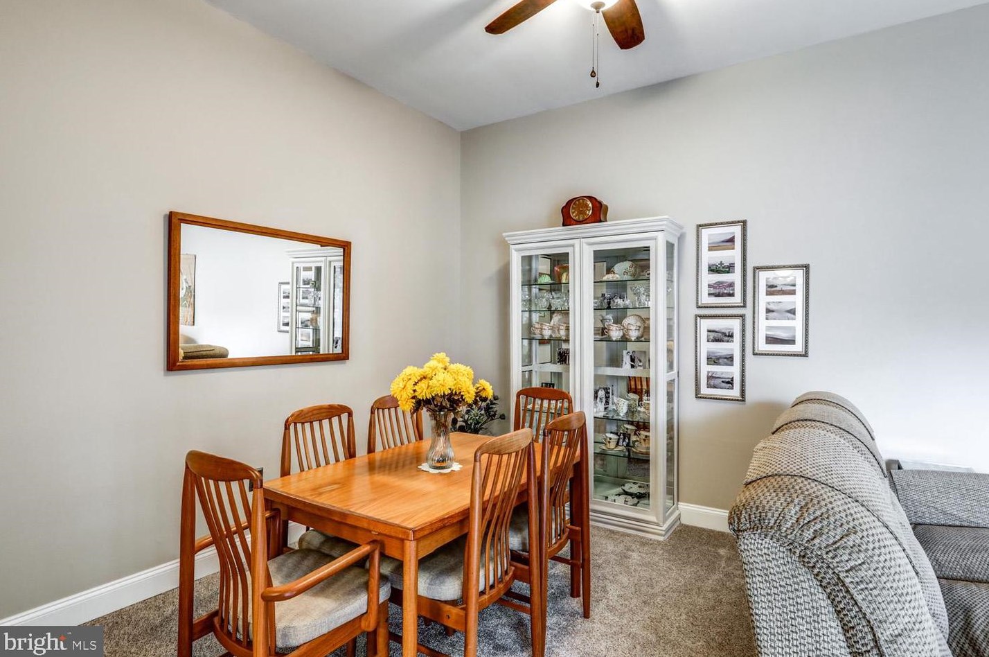 322 Valleybrook Dr, Lancaster PA  17601-4633 exterior