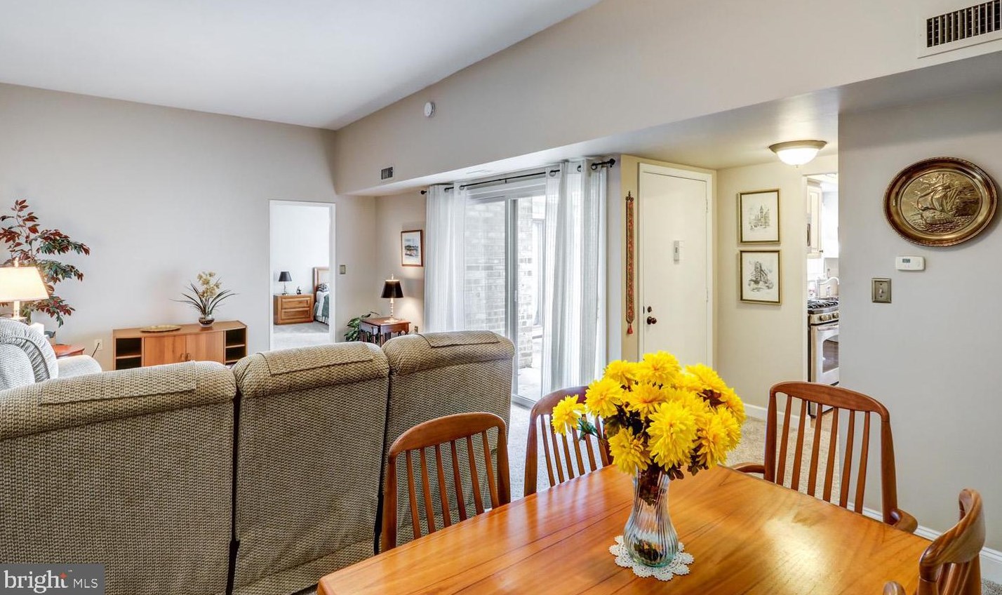 322 Valleybrook Dr, Lancaster PA  17601-4633 exterior