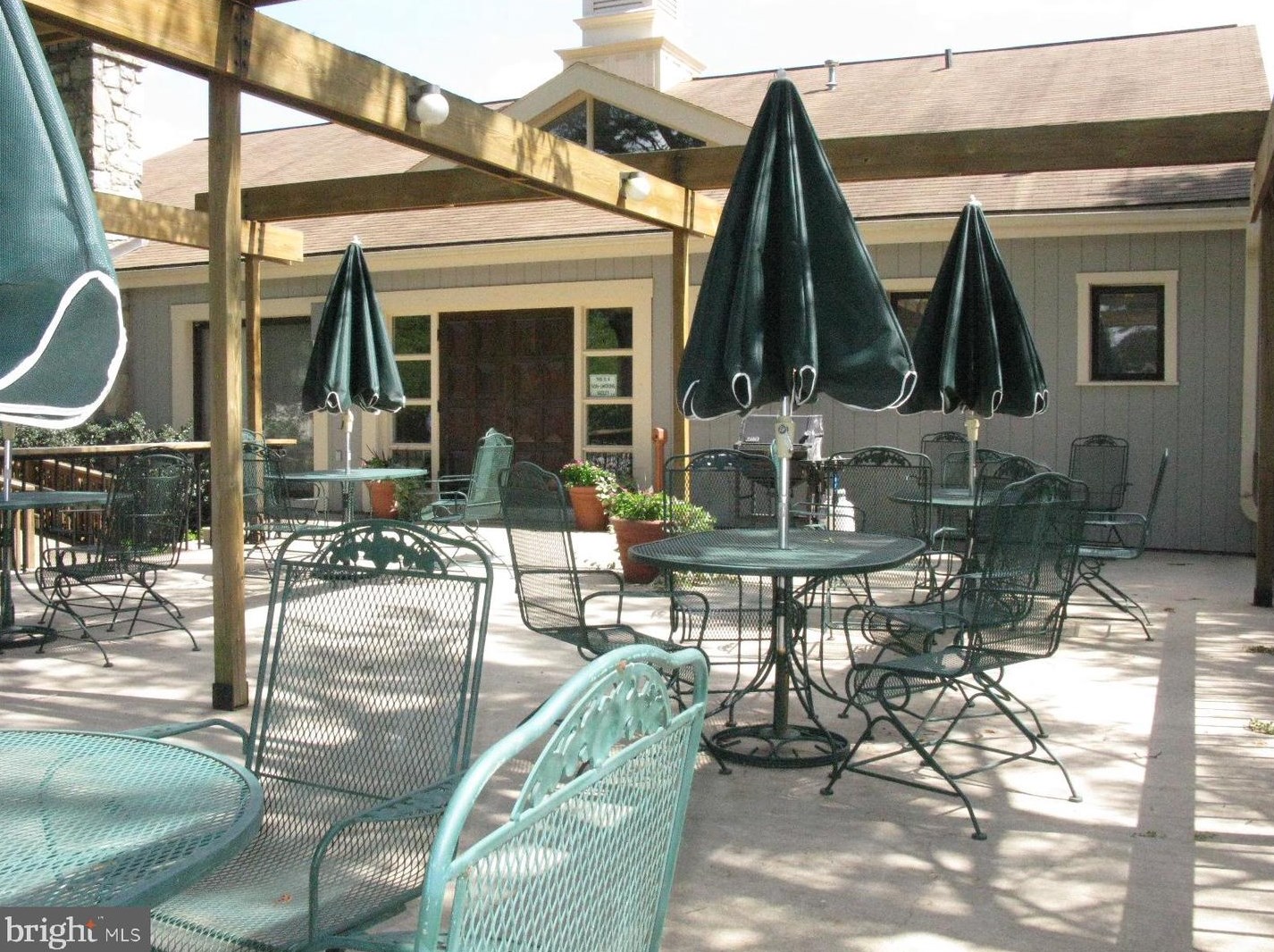 322 Valleybrook Dr, Lancaster PA  17601-4633 exterior