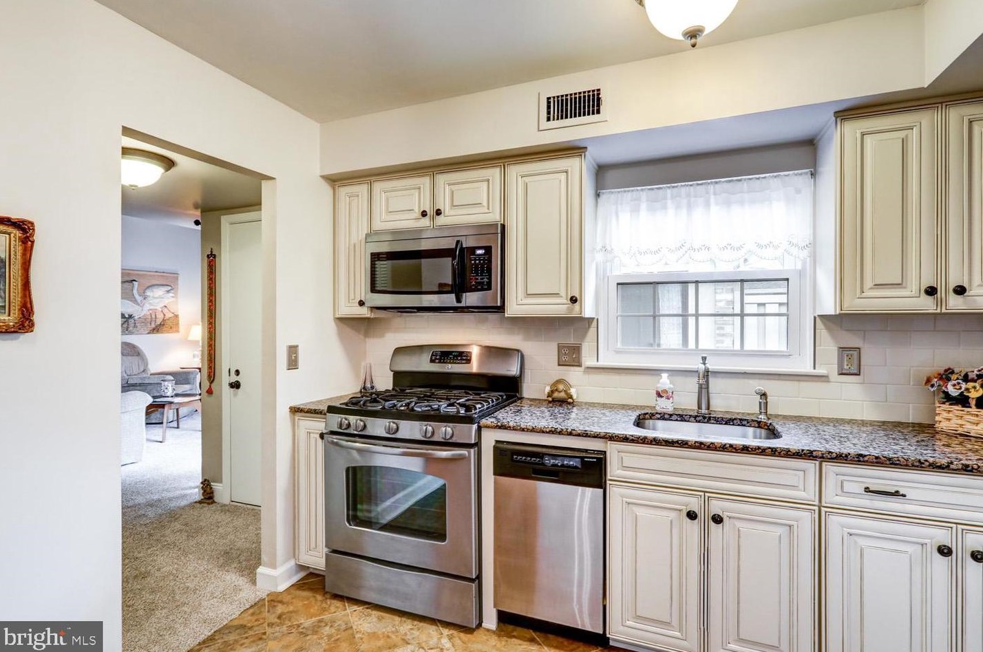 322 Valleybrook Dr, Lancaster PA  17601-4633 exterior