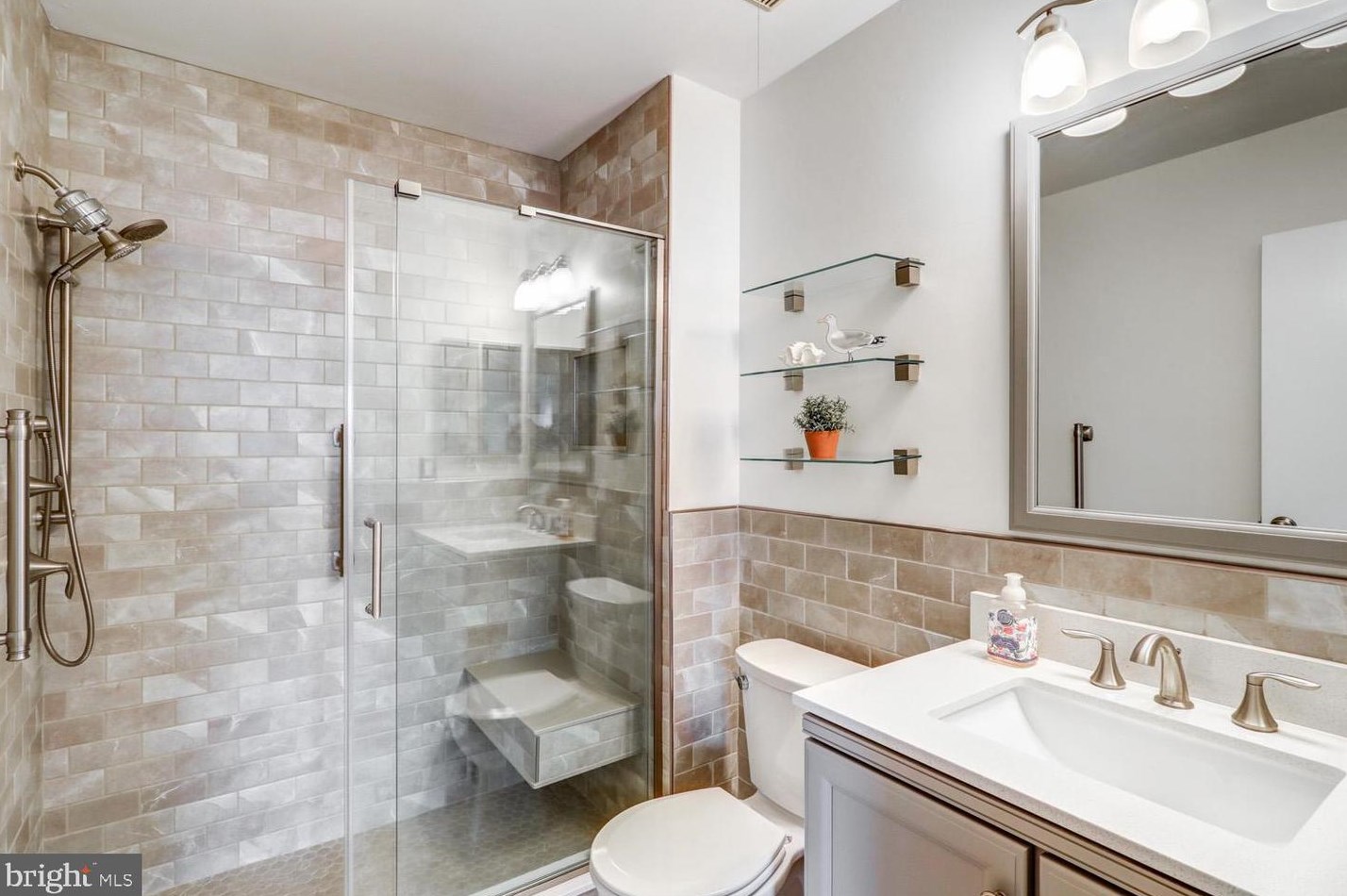 322 Valleybrook Dr, Lancaster PA  17601-4633 exterior