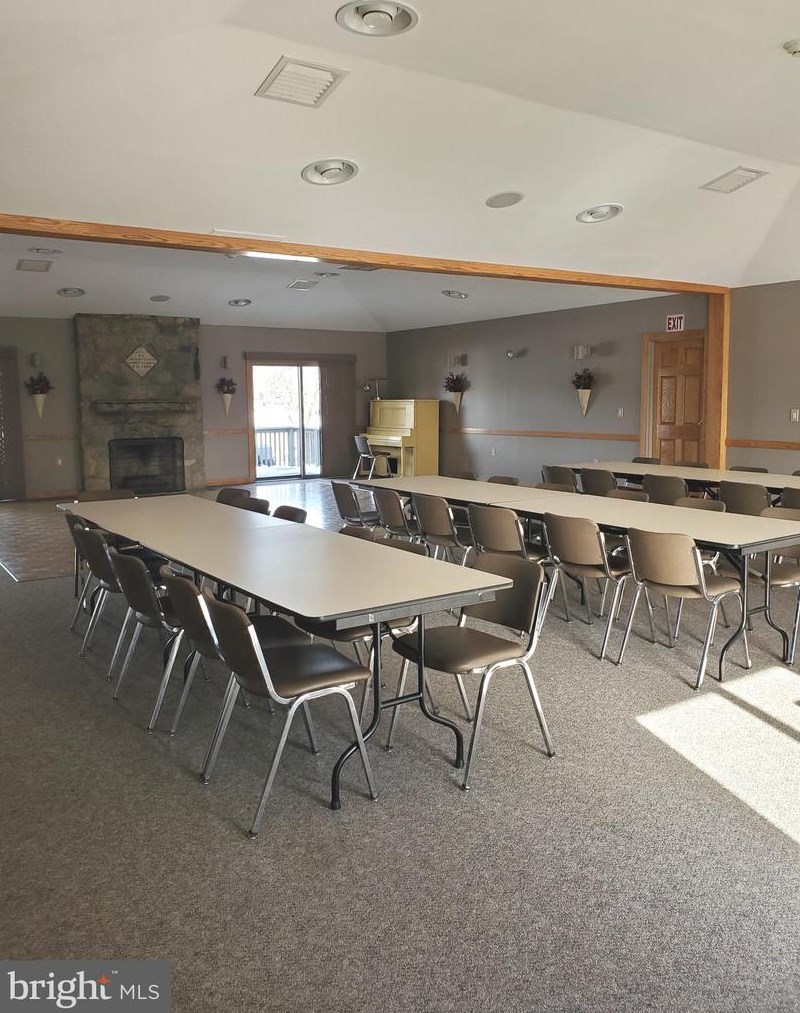 322 Valleybrook Dr, Lancaster PA  17601-4633 exterior