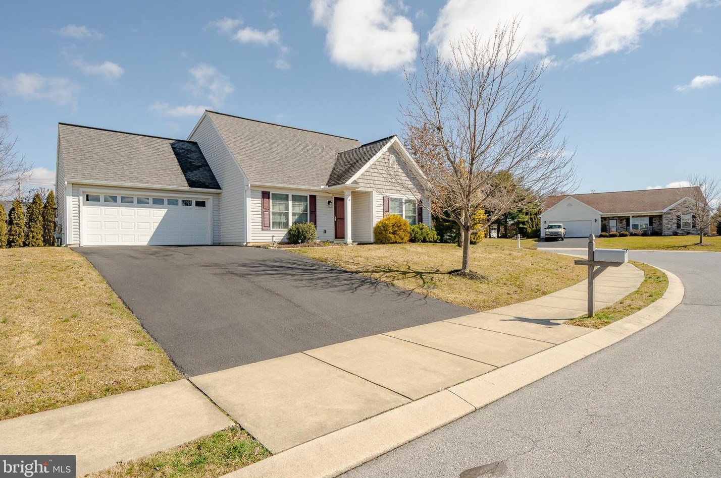 6 Truman Dr, Ephrata, PA 17522