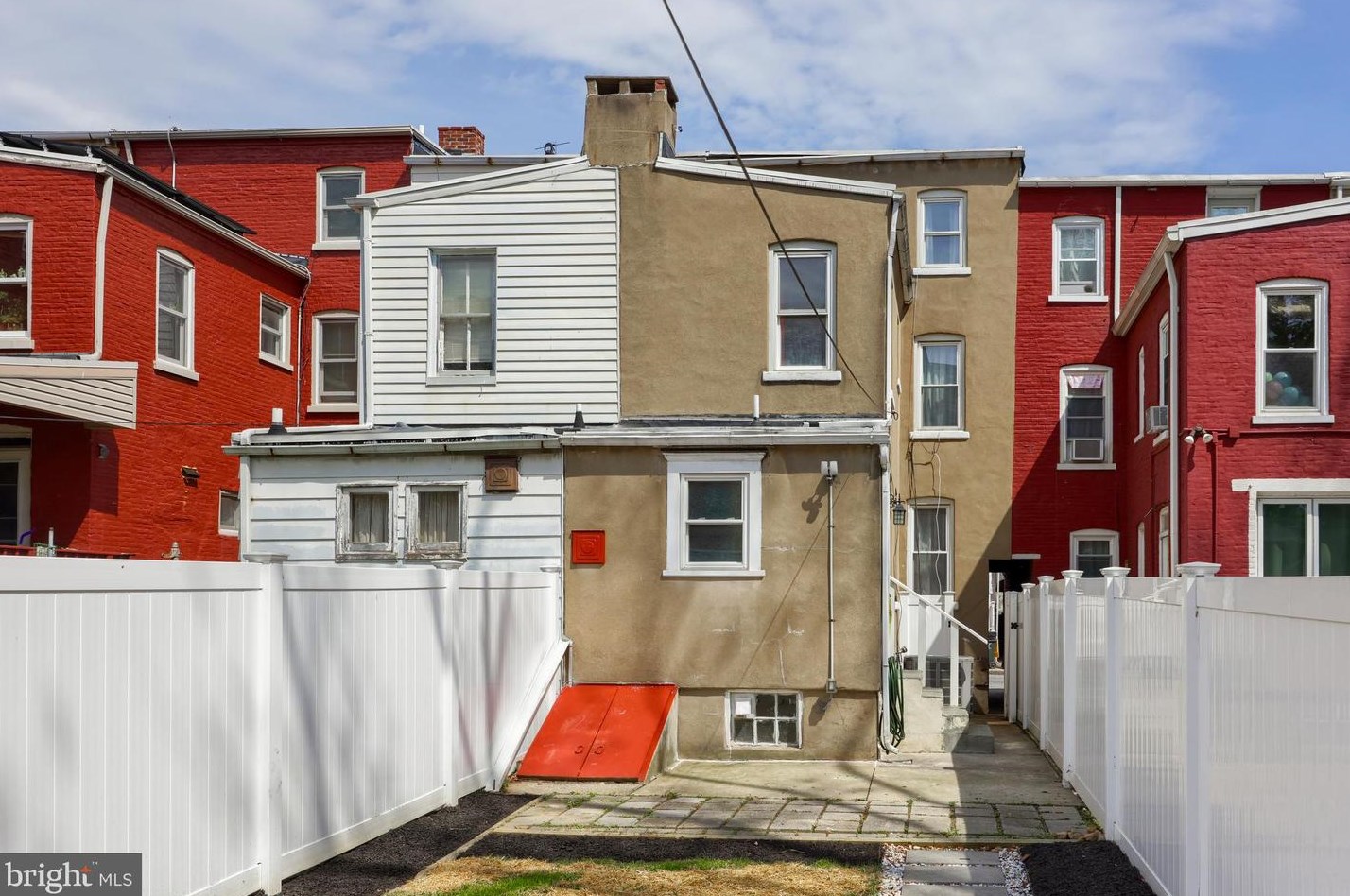 232 Pine St, Lancaster PA  17603-3435 exterior