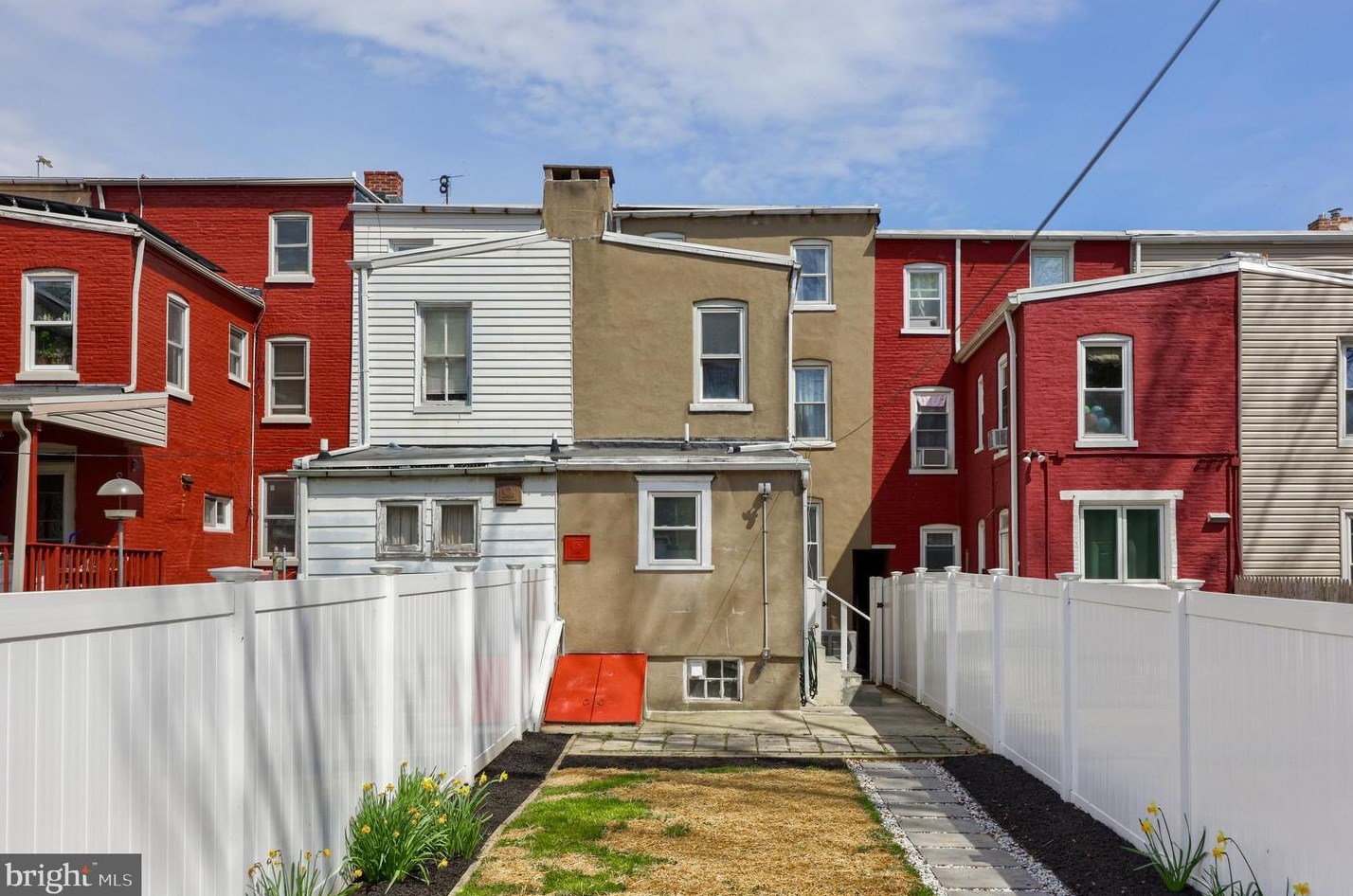 232 Pine St, Lancaster PA  17603-3435 exterior