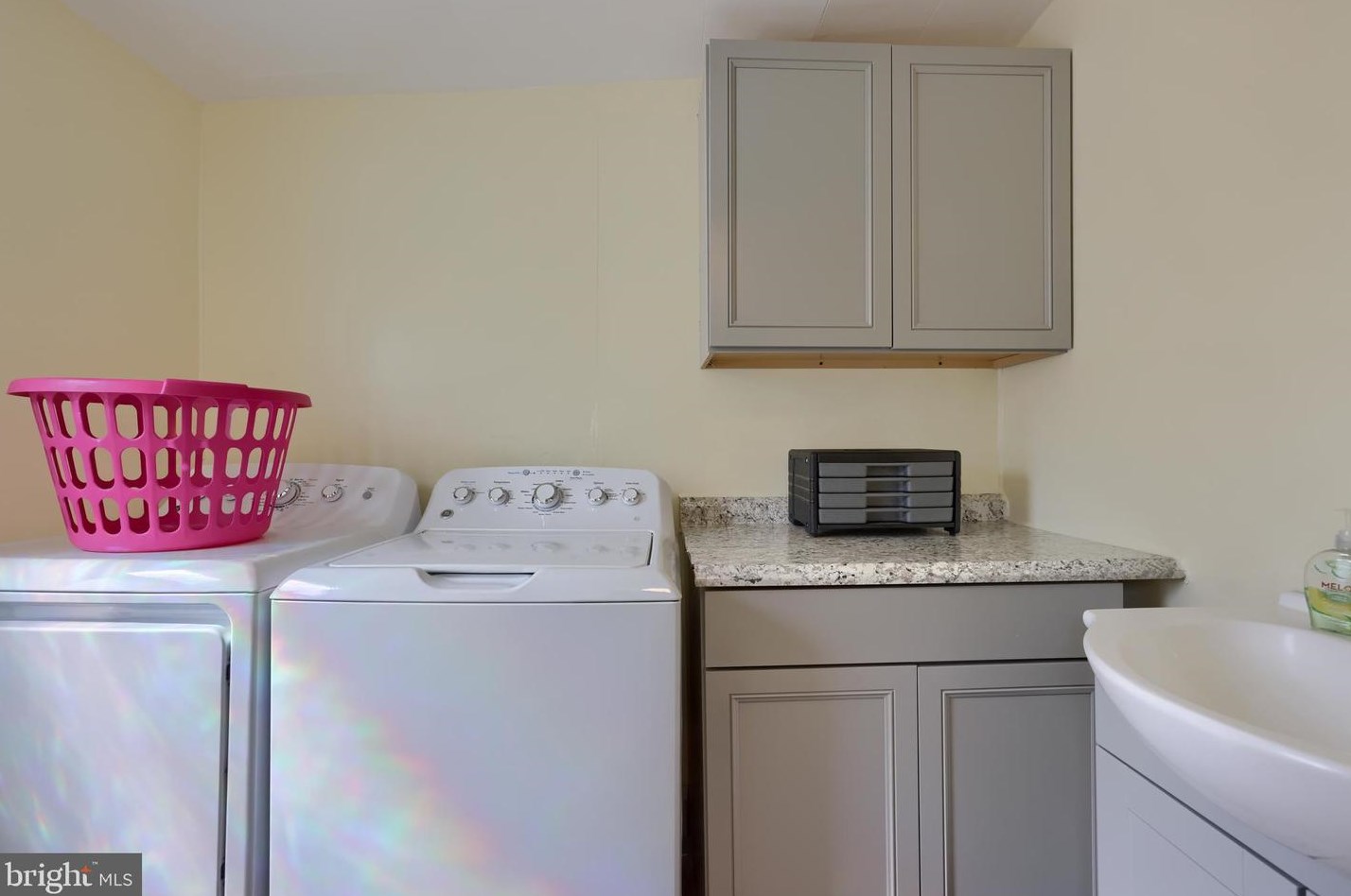 232 Pine St, Lancaster PA  17603-3435 exterior