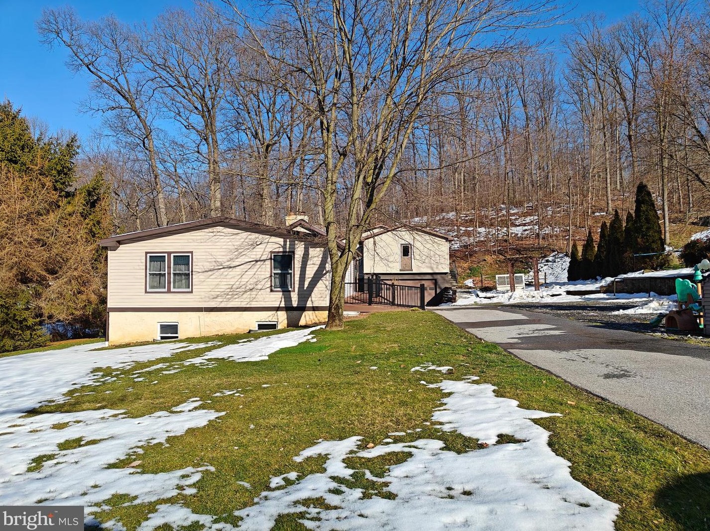 257 S Kinzer Rd, Lapark, PA 17562
