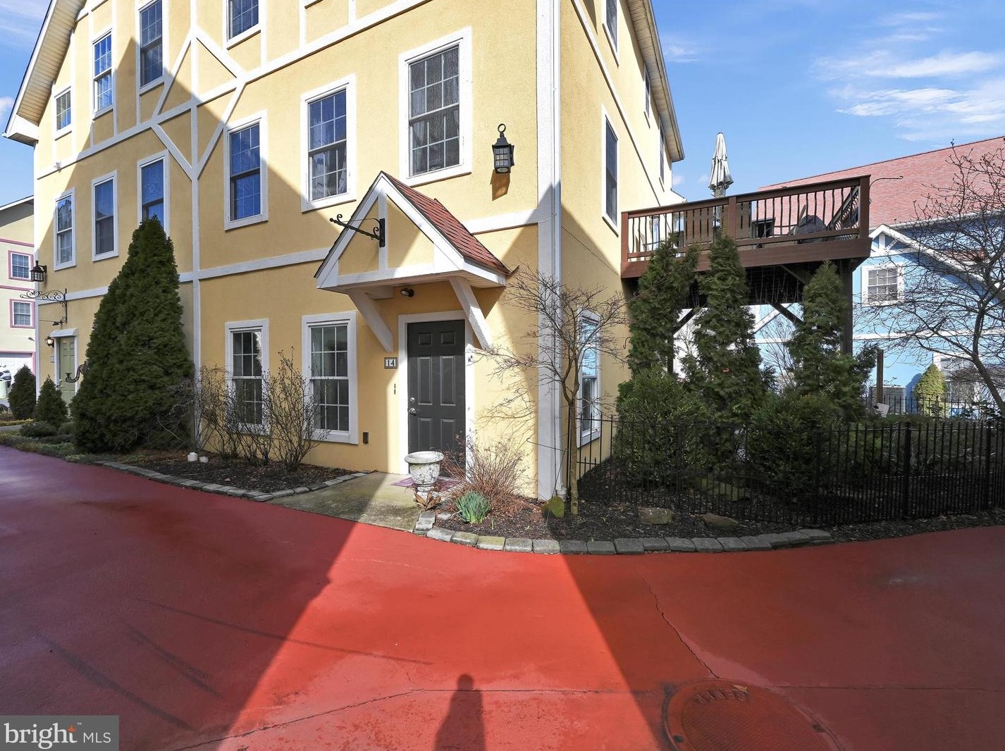 14 S Village Cir, Swartzville, PA 17569