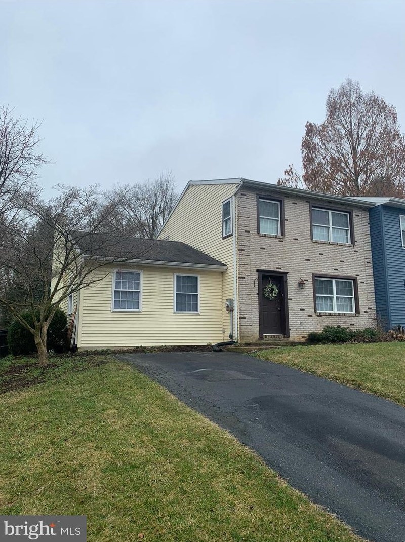 1002 Monticello Ln, Lancaster, PA 17603-9407