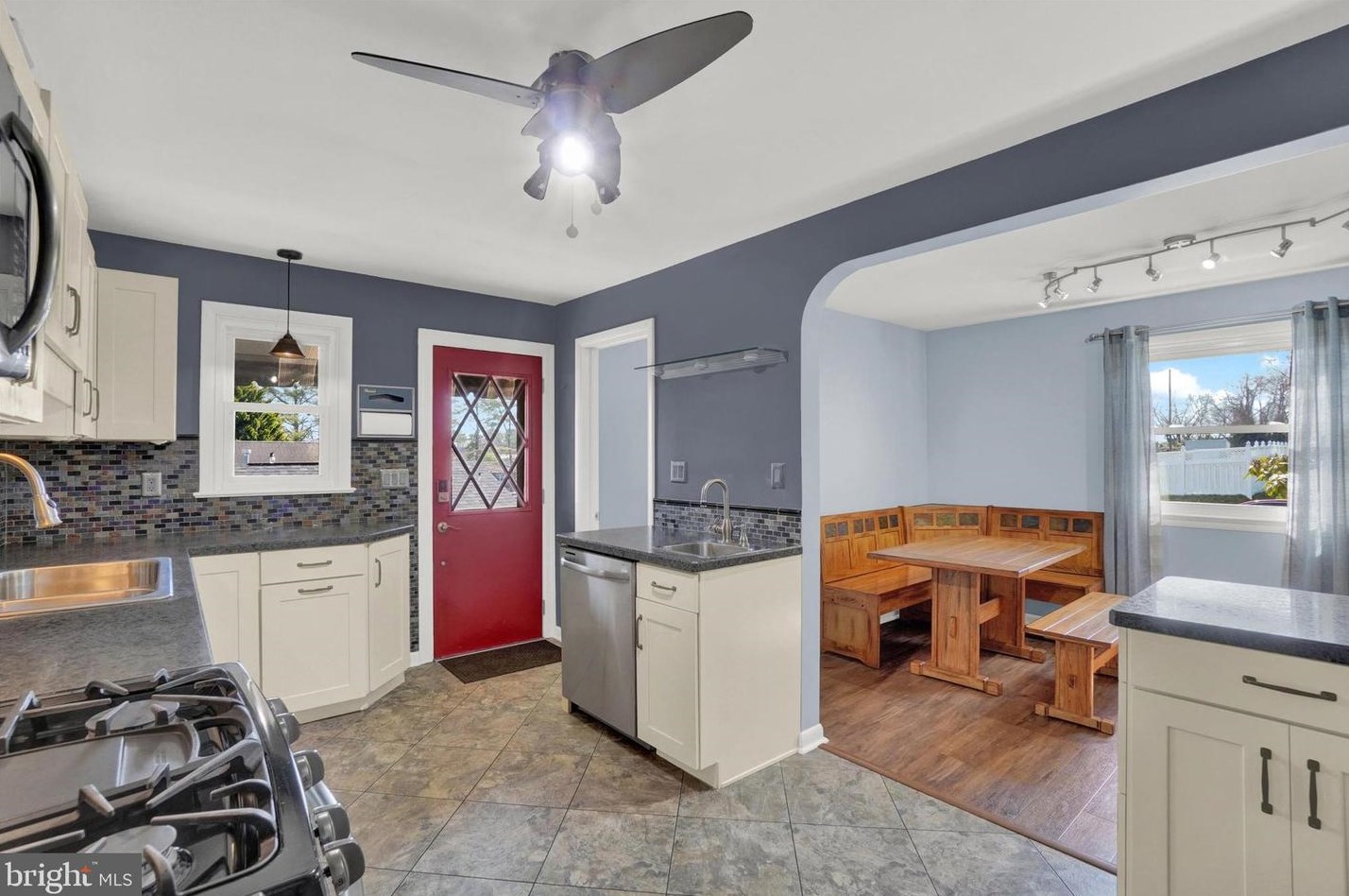 1360 Calvert Ln, Lancaster PA  17603-6828 exterior