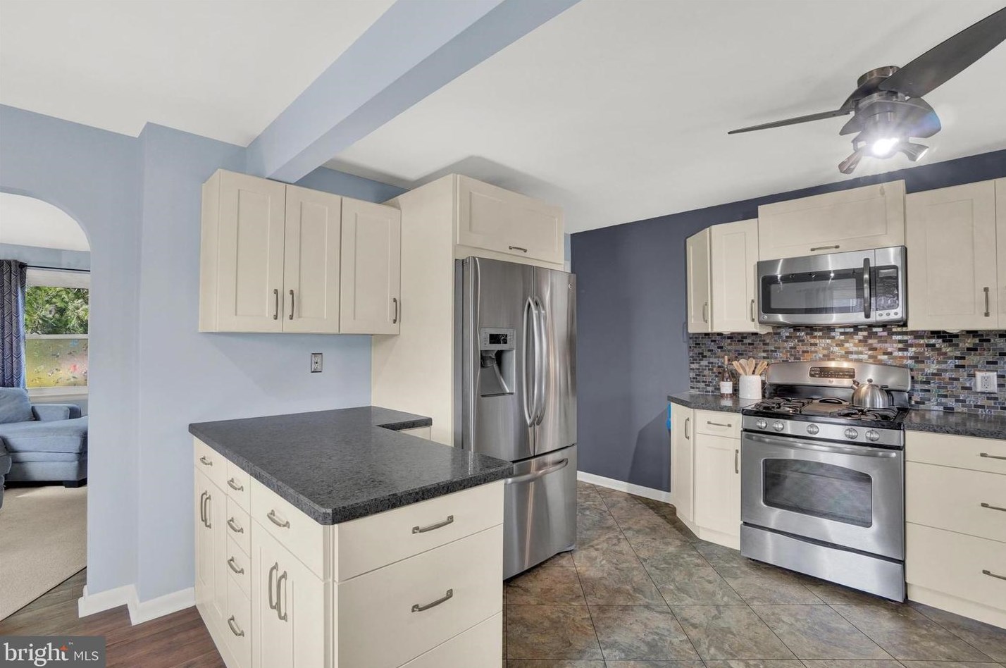 1360 Calvert Ln, Lancaster PA  17603-6828 exterior