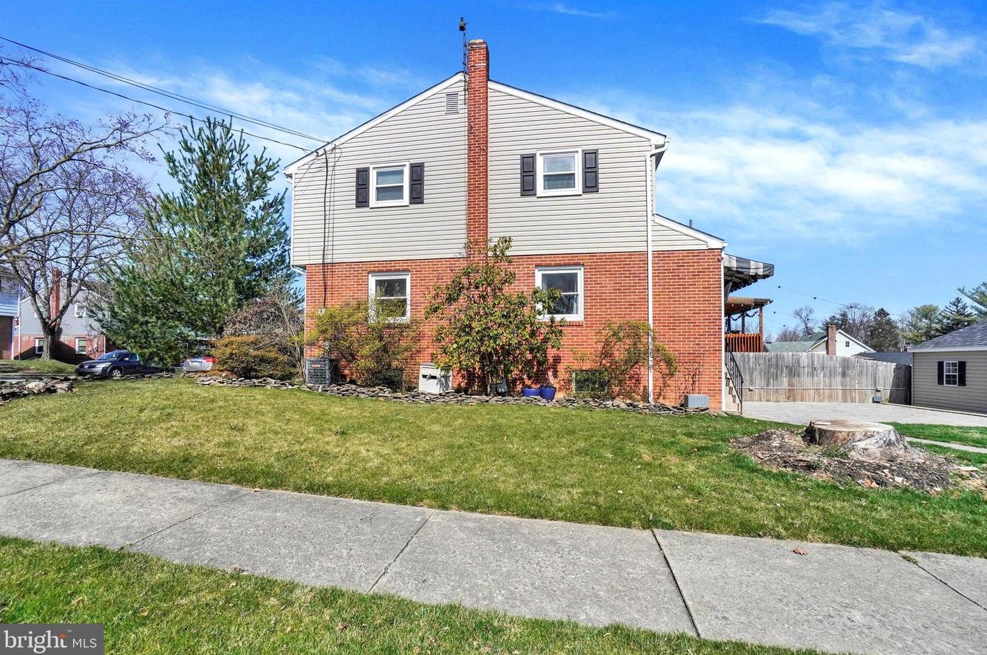 1360 Calvert Ln, Lancaster PA  17603-6828 exterior
