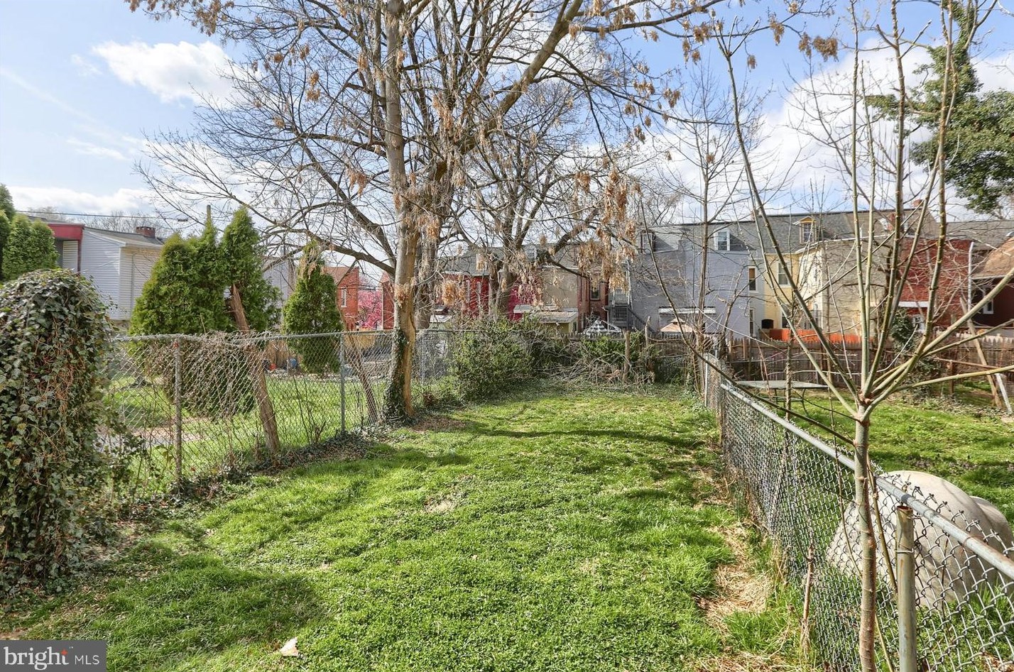 544 Locust St, Lancaster PA  17602-4426 exterior