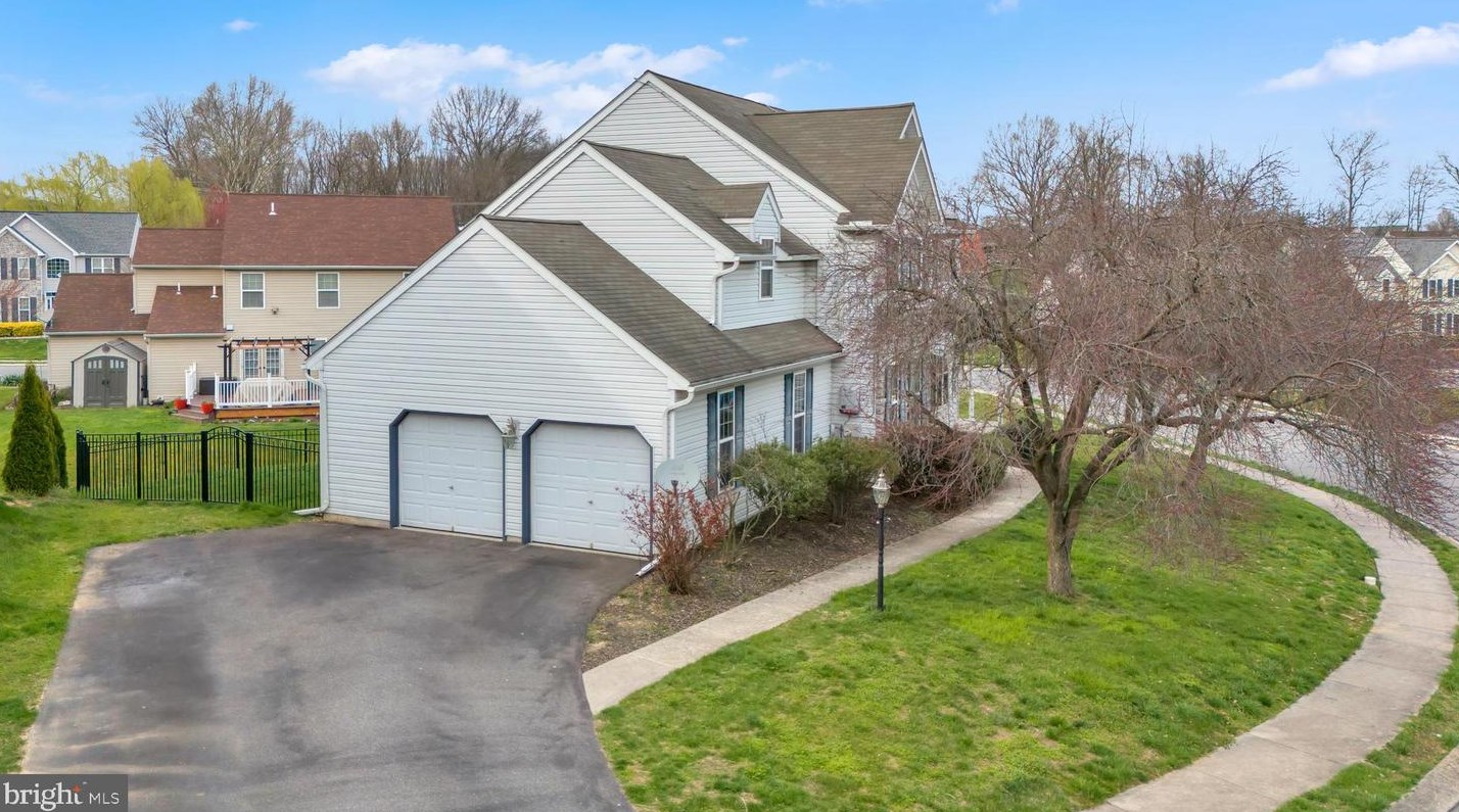131 Esther Dr, Lancaster, PA 17601-2048